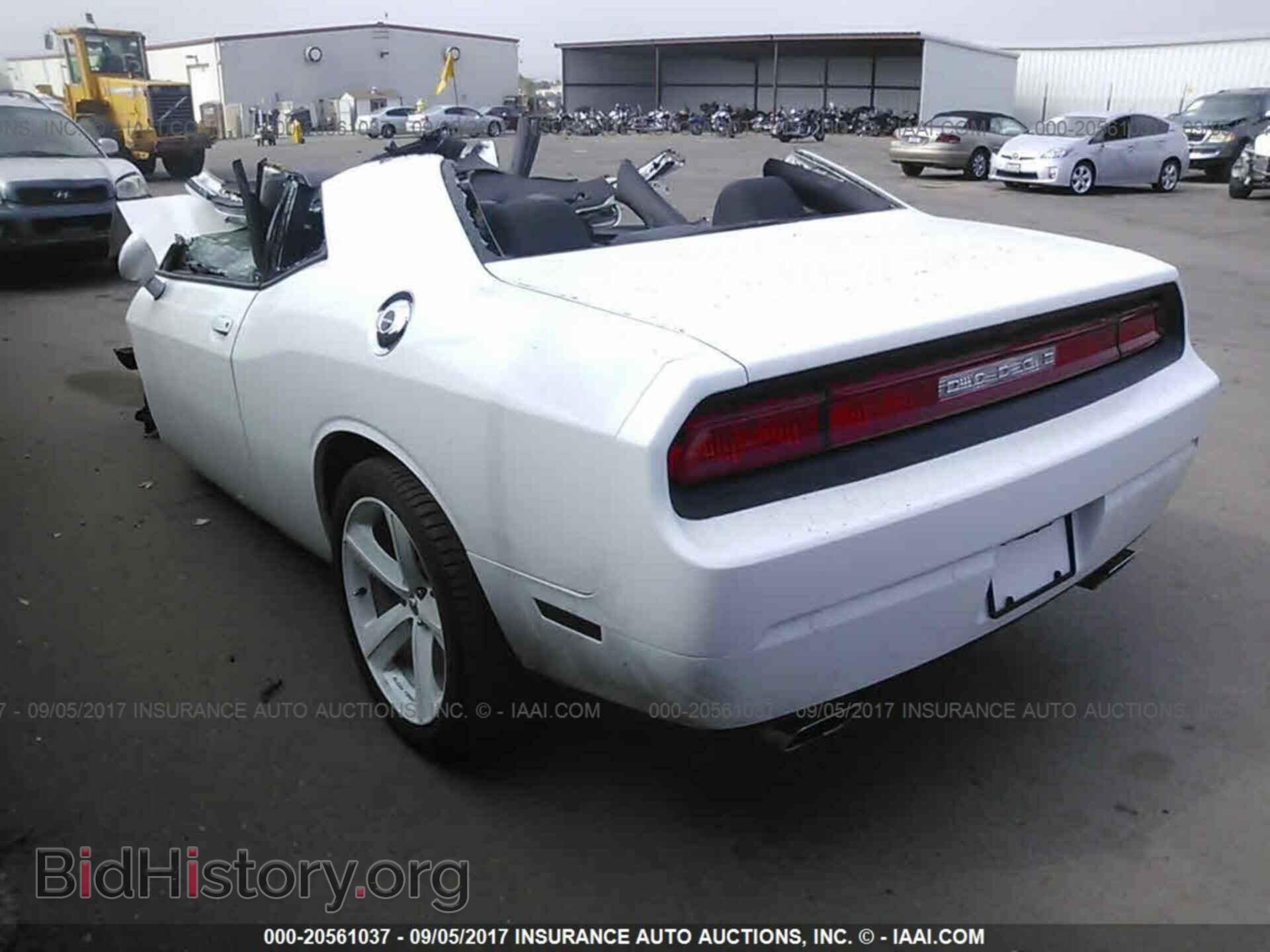 2014 Dodge Challenger - VIN: 2C3CDYAG3EH211891 - Photo 3