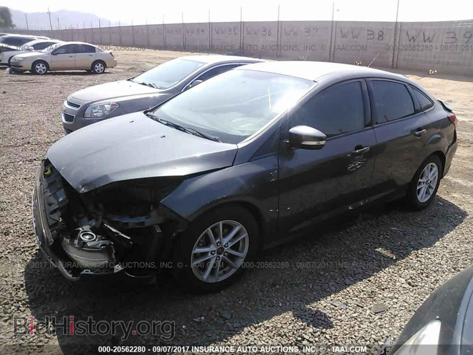 2015 Ford Focus - VIN: 1FADP3F28FL330165 - Photo 2