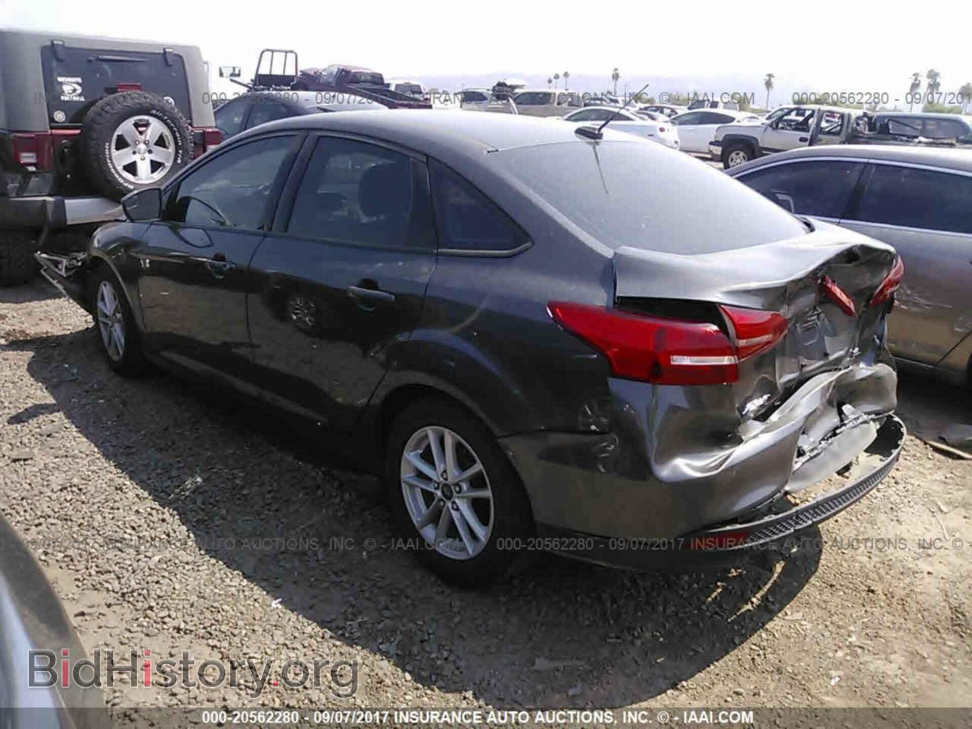 2015 Ford Focus - VIN: 1FADP3F28FL330165 - Photo 3