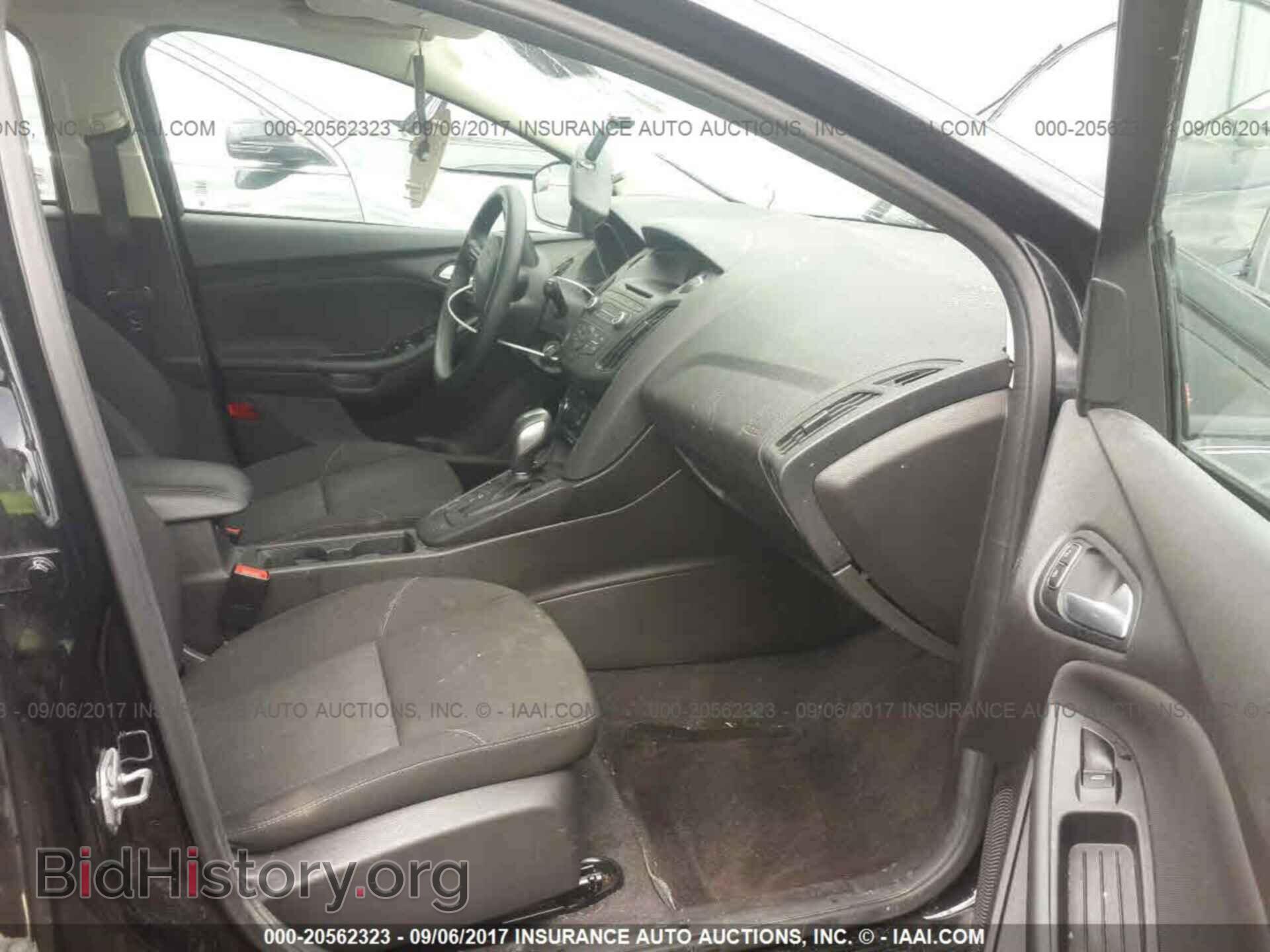 2016 Ford Focus - VIN: 1FADP3K29GL378636 - Photo 5