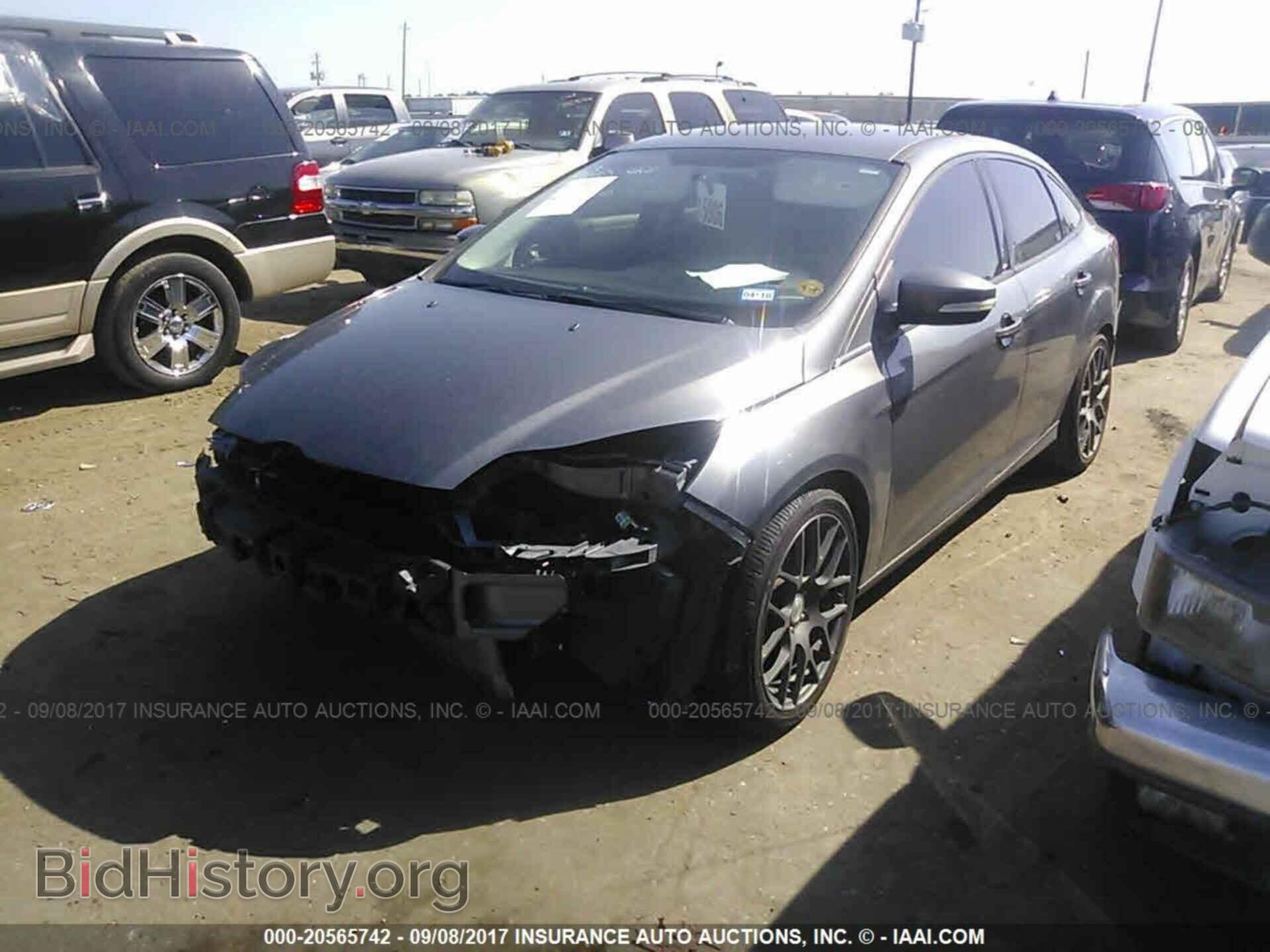 2014 Ford Focus - VIN: 1FADP3F27EL223901 - Photo 2