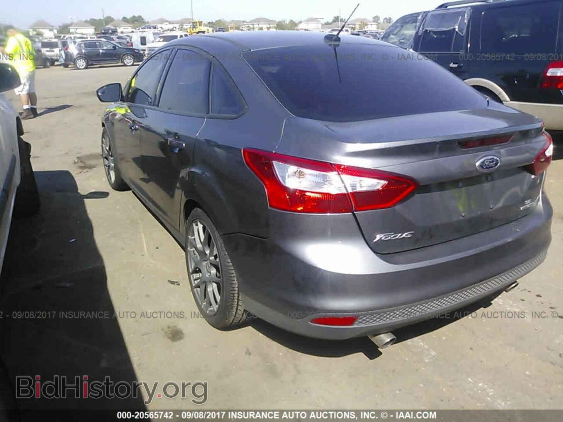 2014 Ford Focus - VIN: 1FADP3F27EL223901 - Photo 3