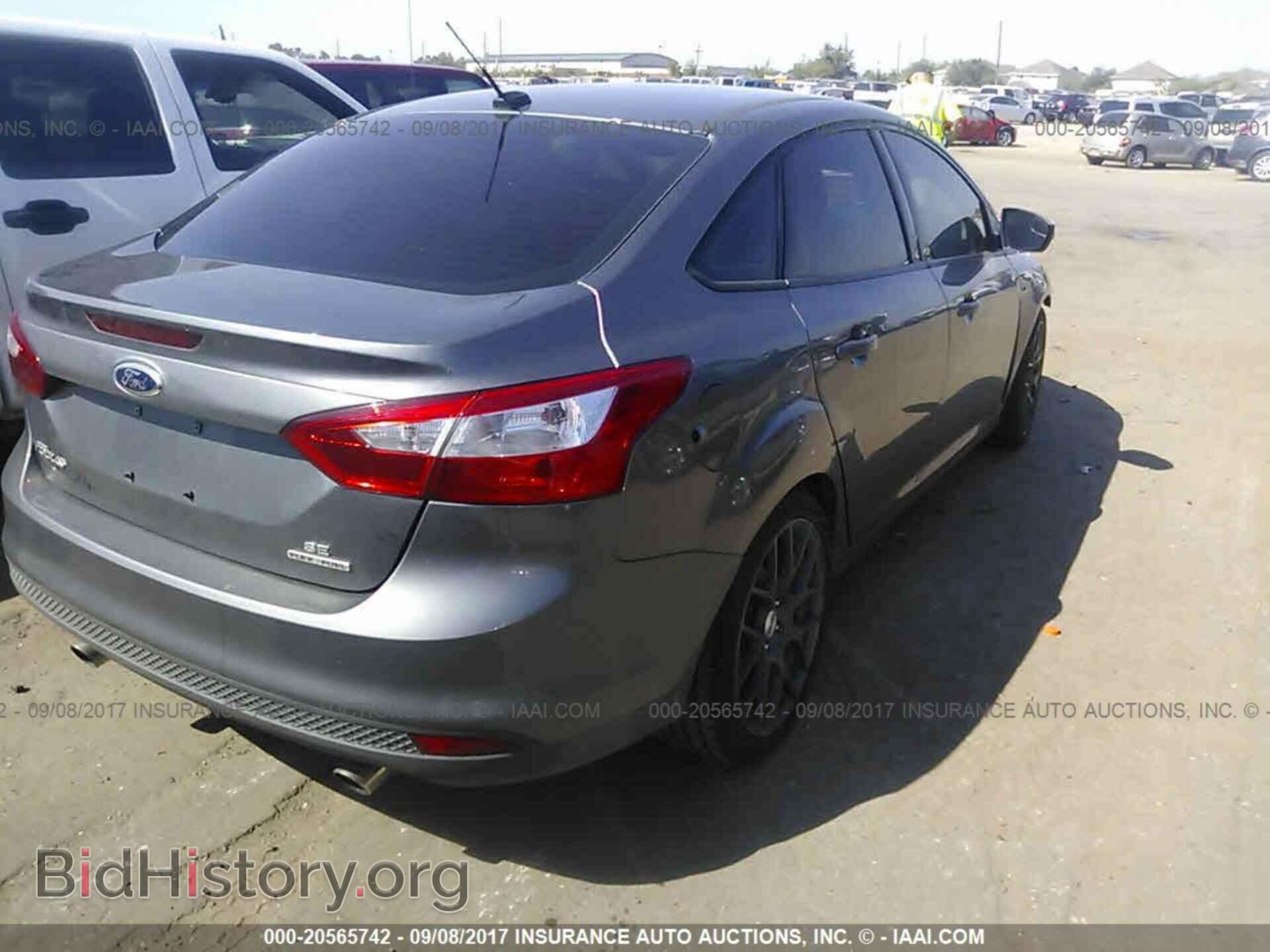 2014 Ford Focus - VIN: 1FADP3F27EL223901 - Photo 4