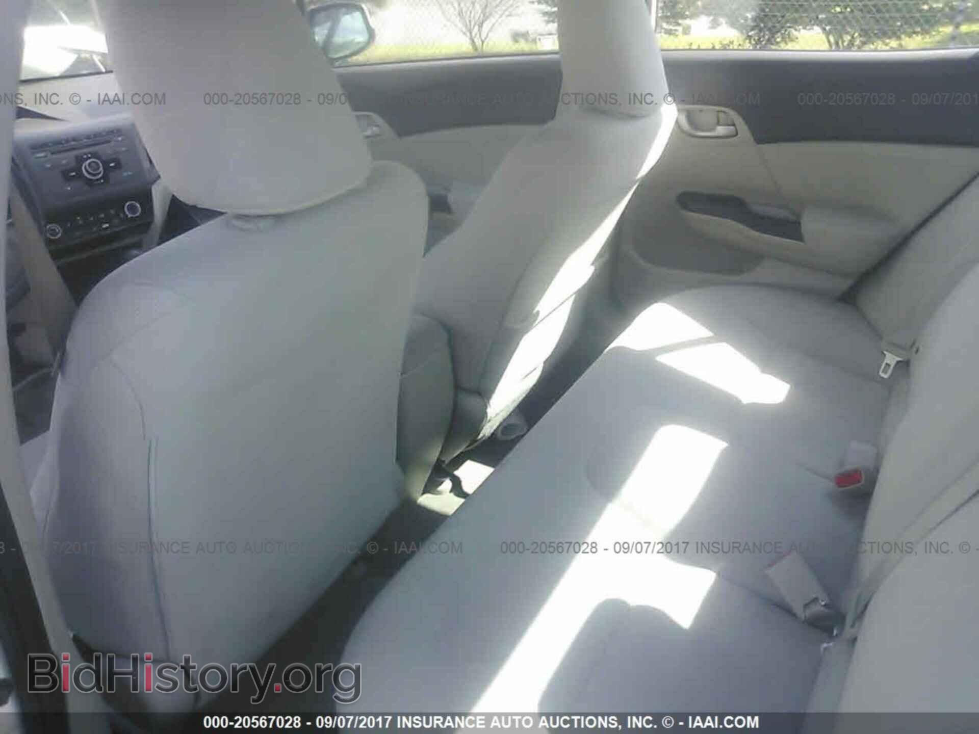 2012 Honda Civic - VIN: 2HGFB2F55CH562061 - Photo 8