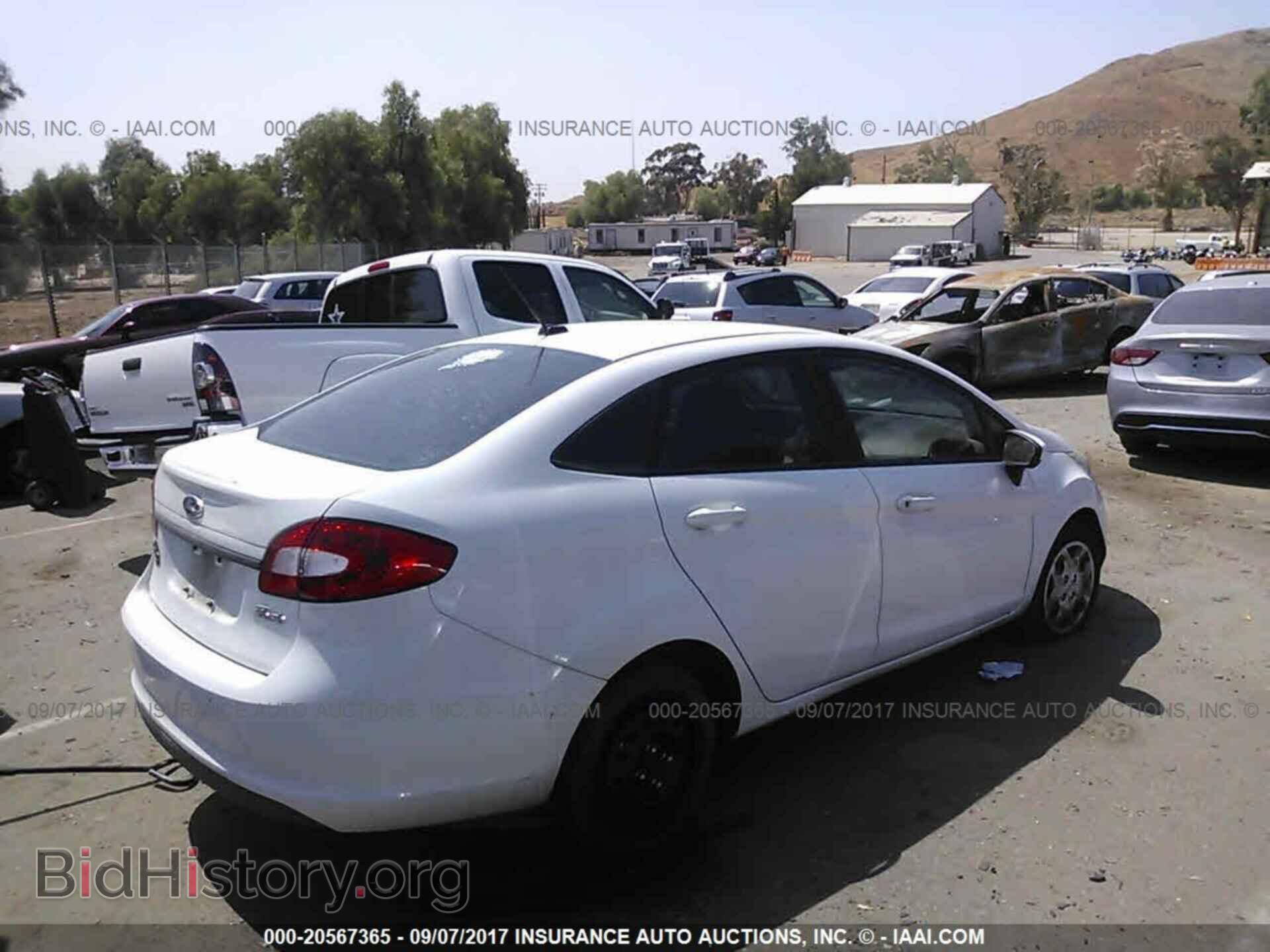 2011 Ford Fiesta - VIN: 3FADP4AJ5BM180819 - Фото 4