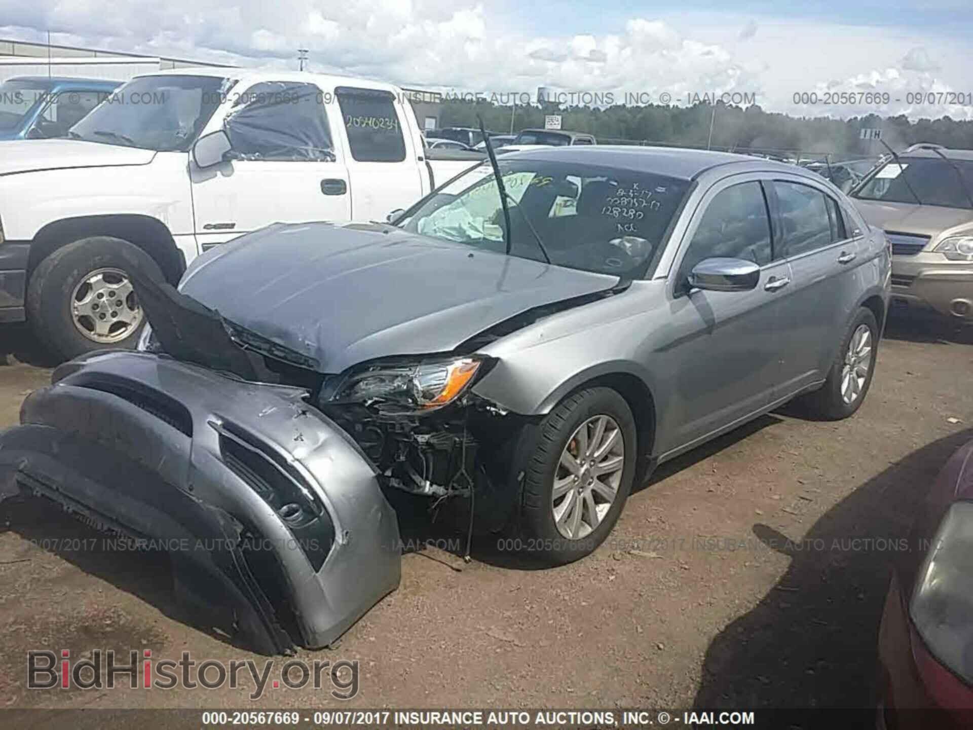 2014 Chrysler 200 - VIN: 1C3CCBCG2EN128280 - Фото 2
