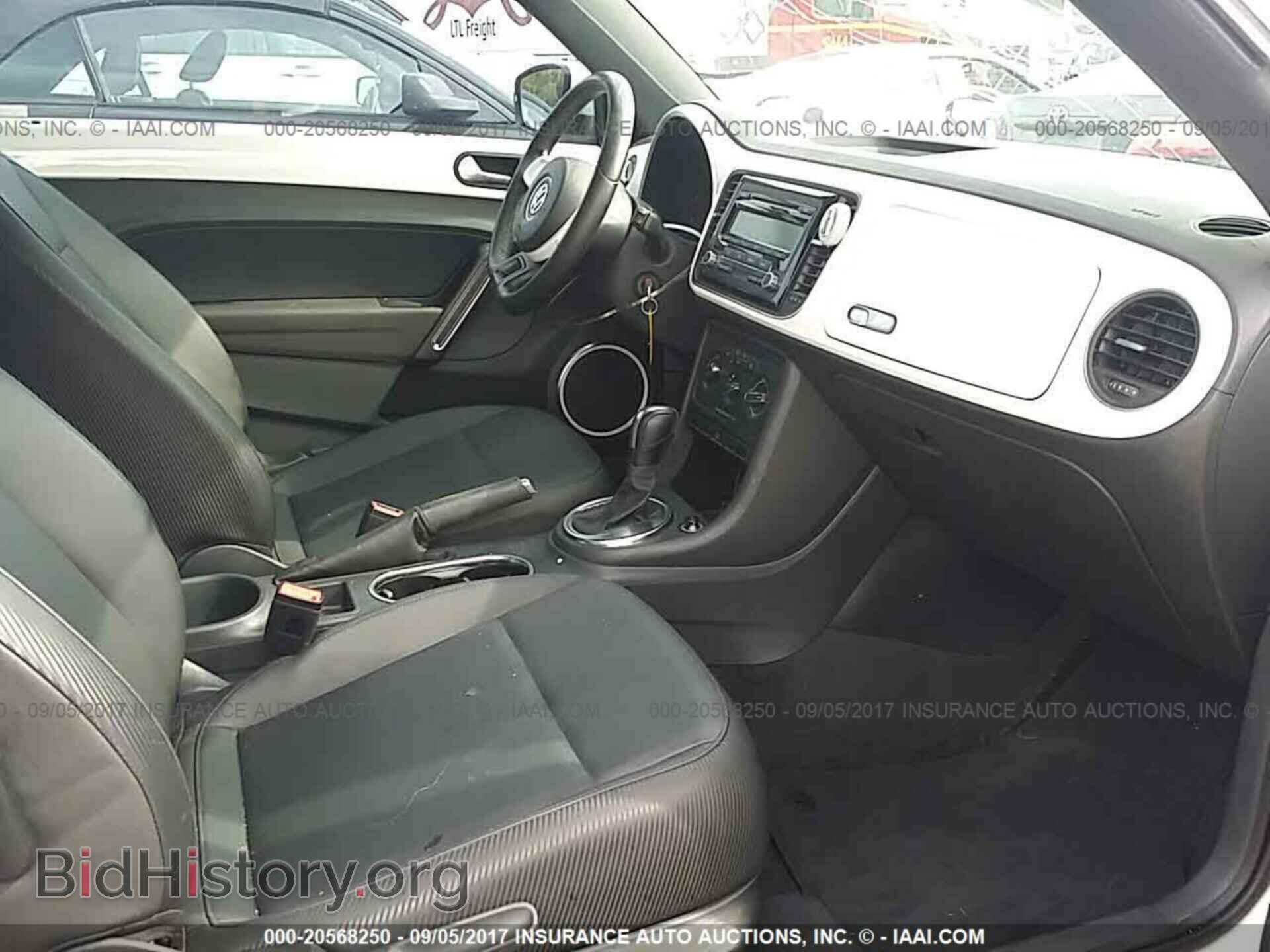 2012 Volkswagen Beetle - VIN: 3VWJP7AT2CM618582 - Фото 5