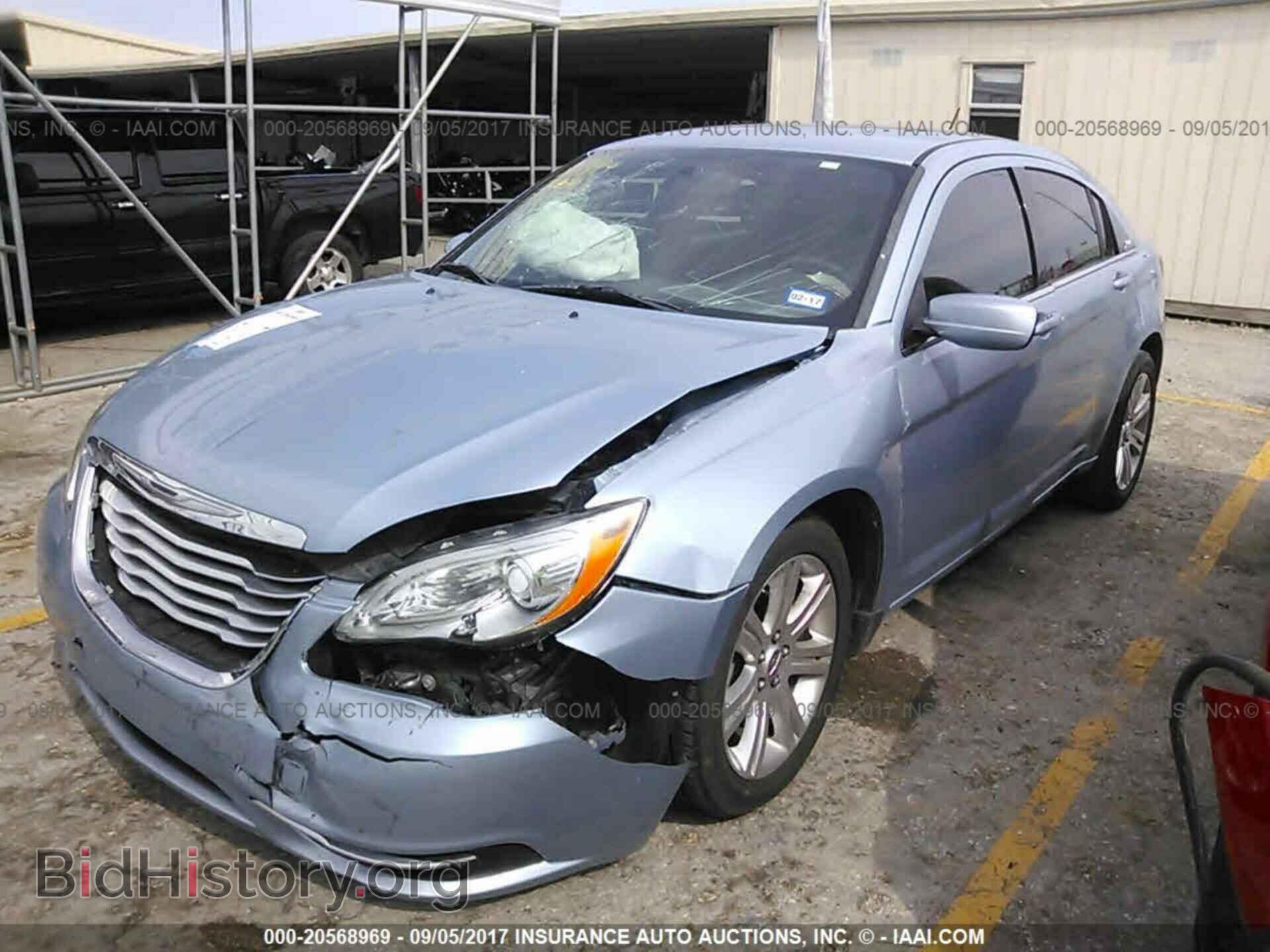 2014 Chrysler 200 - VIN: 1C3CCBBB0EN108017 - Фото 2
