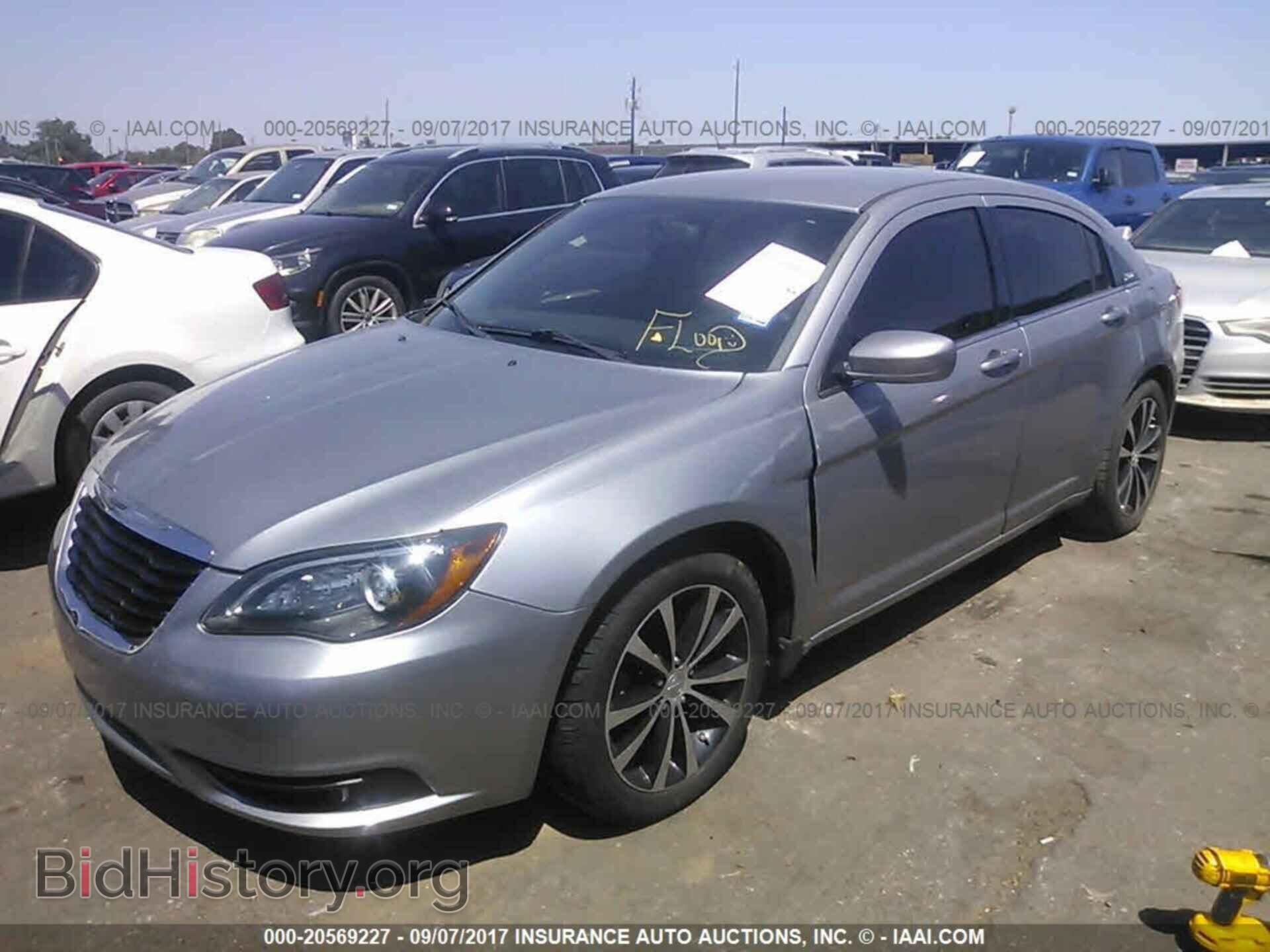 2014 Chrysler 200 - VIN: 1C3CCBBB8EN178297 - Photo 2