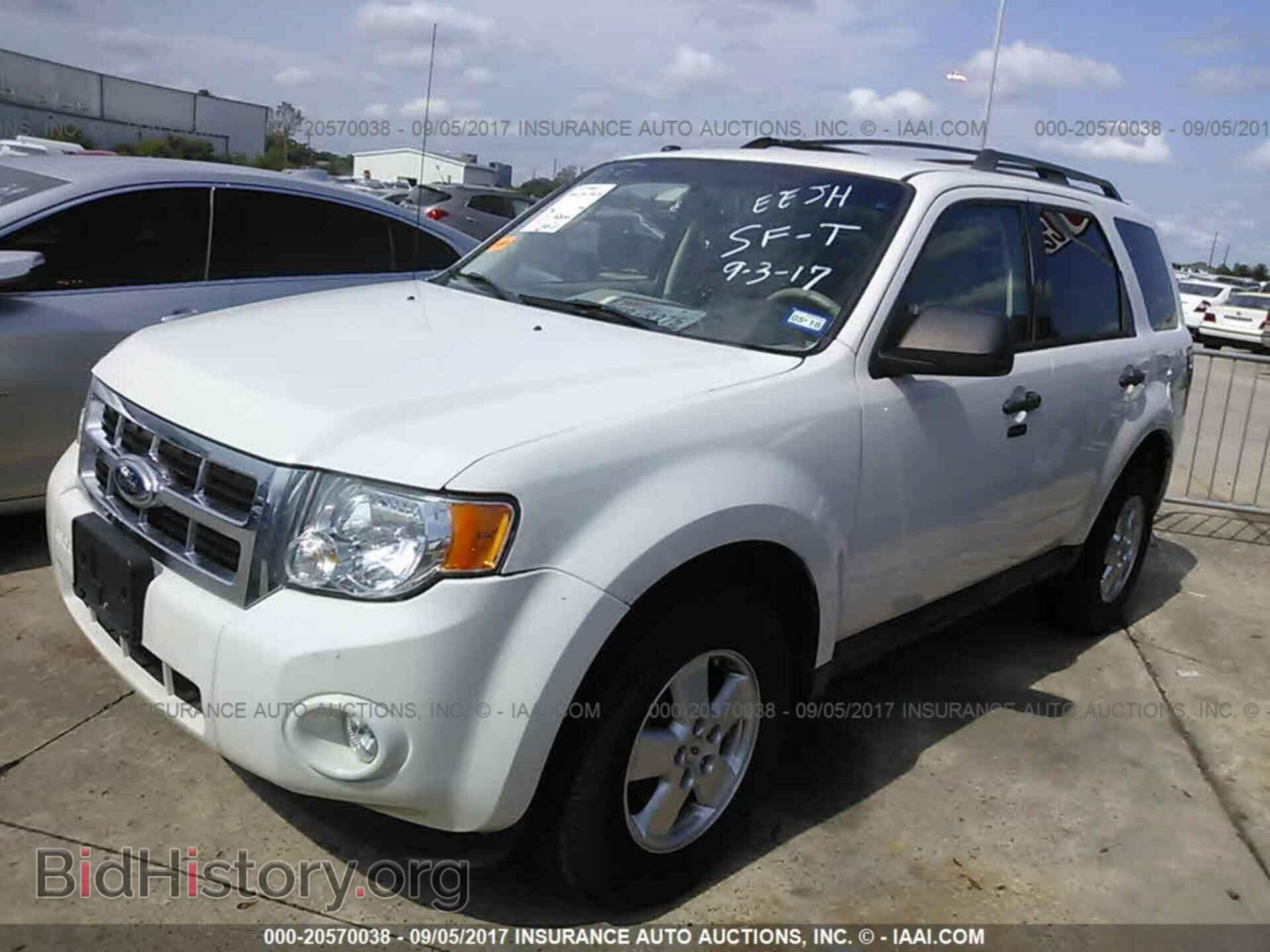 2012 Ford Escape - VIN: 1FMCU0DG7CKA12854 - Фото 2