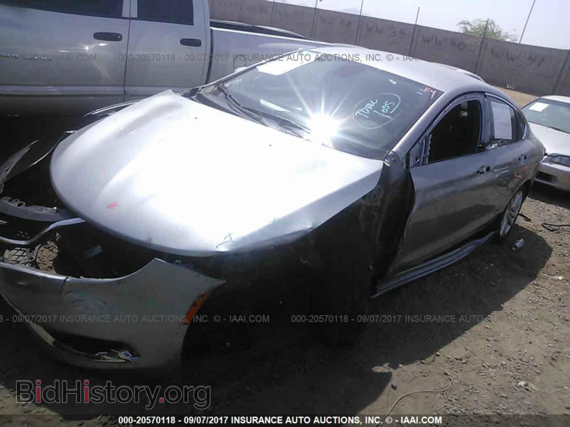 2016 Chrysler 200 - VIN: 1C3CCCABXGN126485 - Photo 2