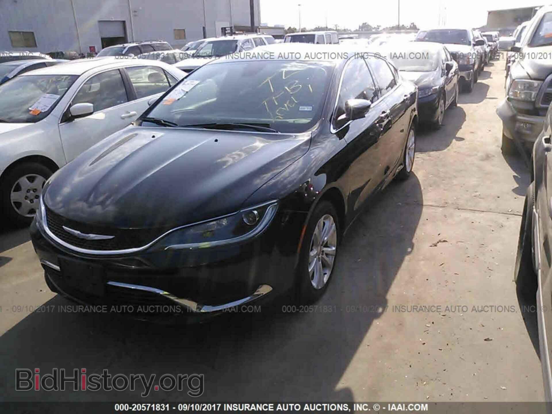 2015 Chrysler 200 - VIN: 1C3CCCAB4FN682306 - Photo 2