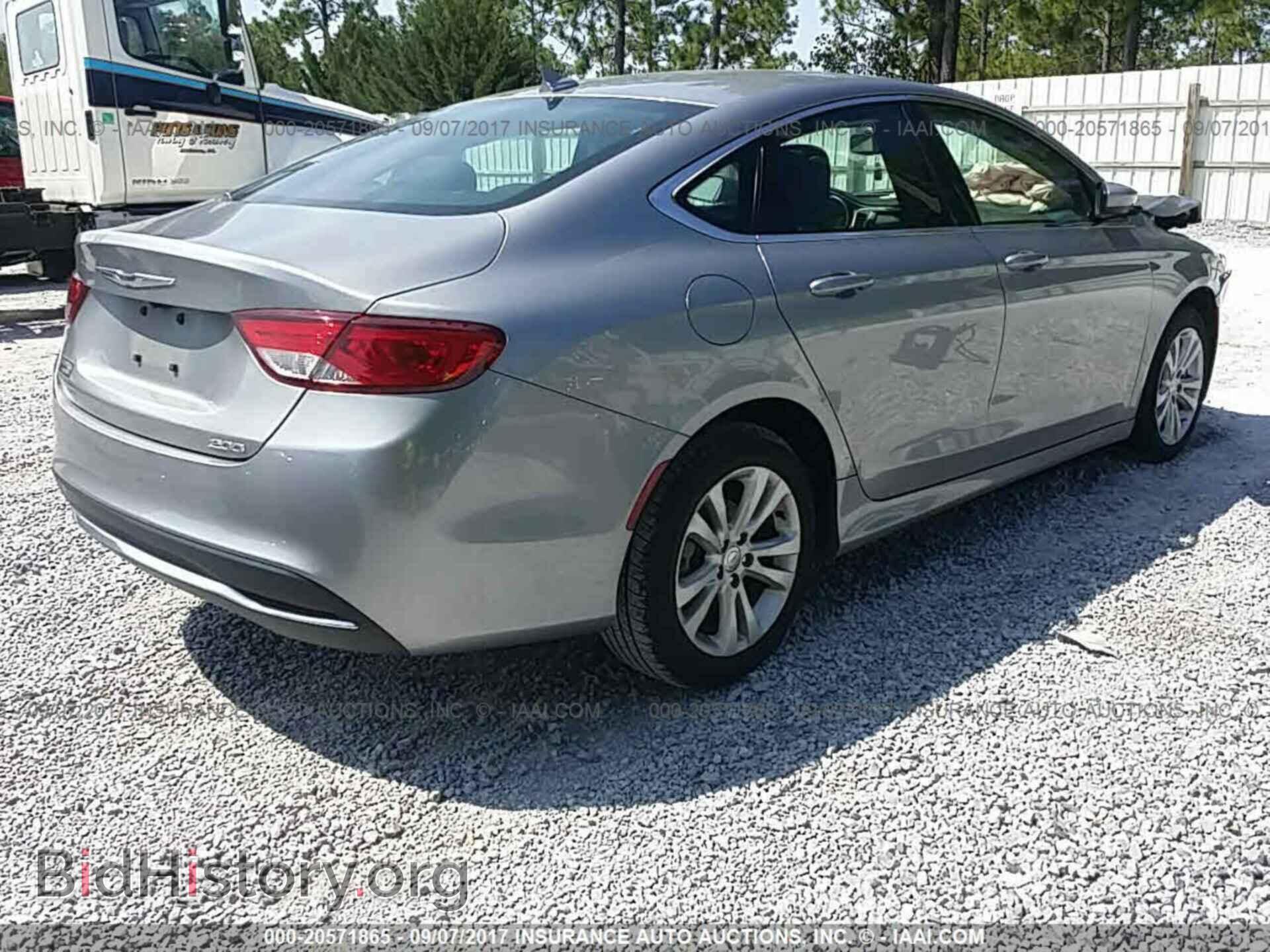 2016 Chrysler 200 - VIN: 1C3CCCAB6GN169950 - Photo 4