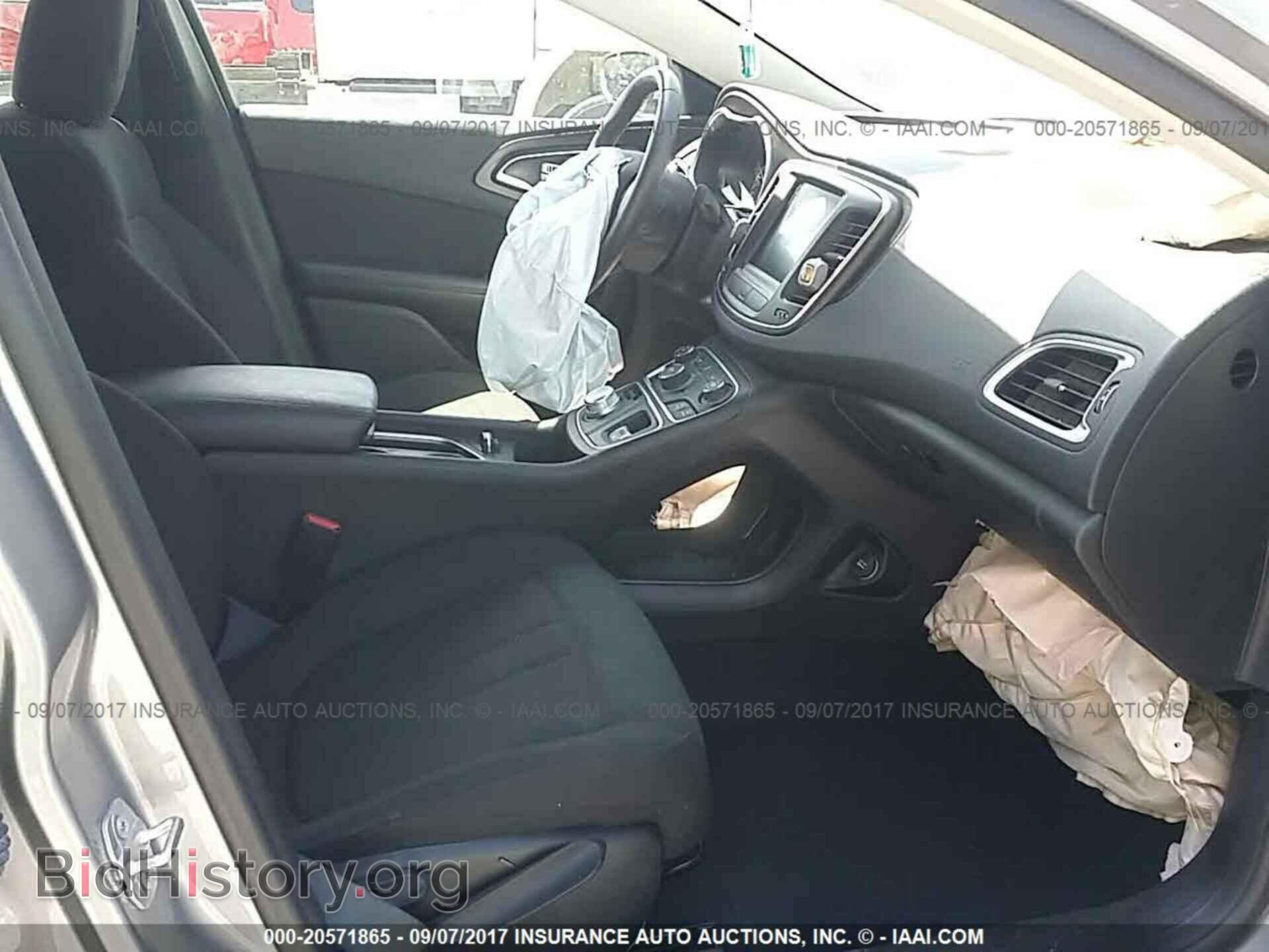 2016 Chrysler 200 - VIN: 1C3CCCAB6GN169950 - Photo 5
