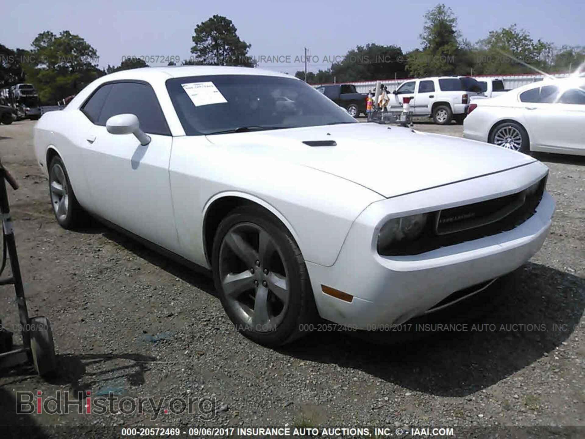 Photo 2C3CDYAGXCH174044 - Dodge Challenger 2012