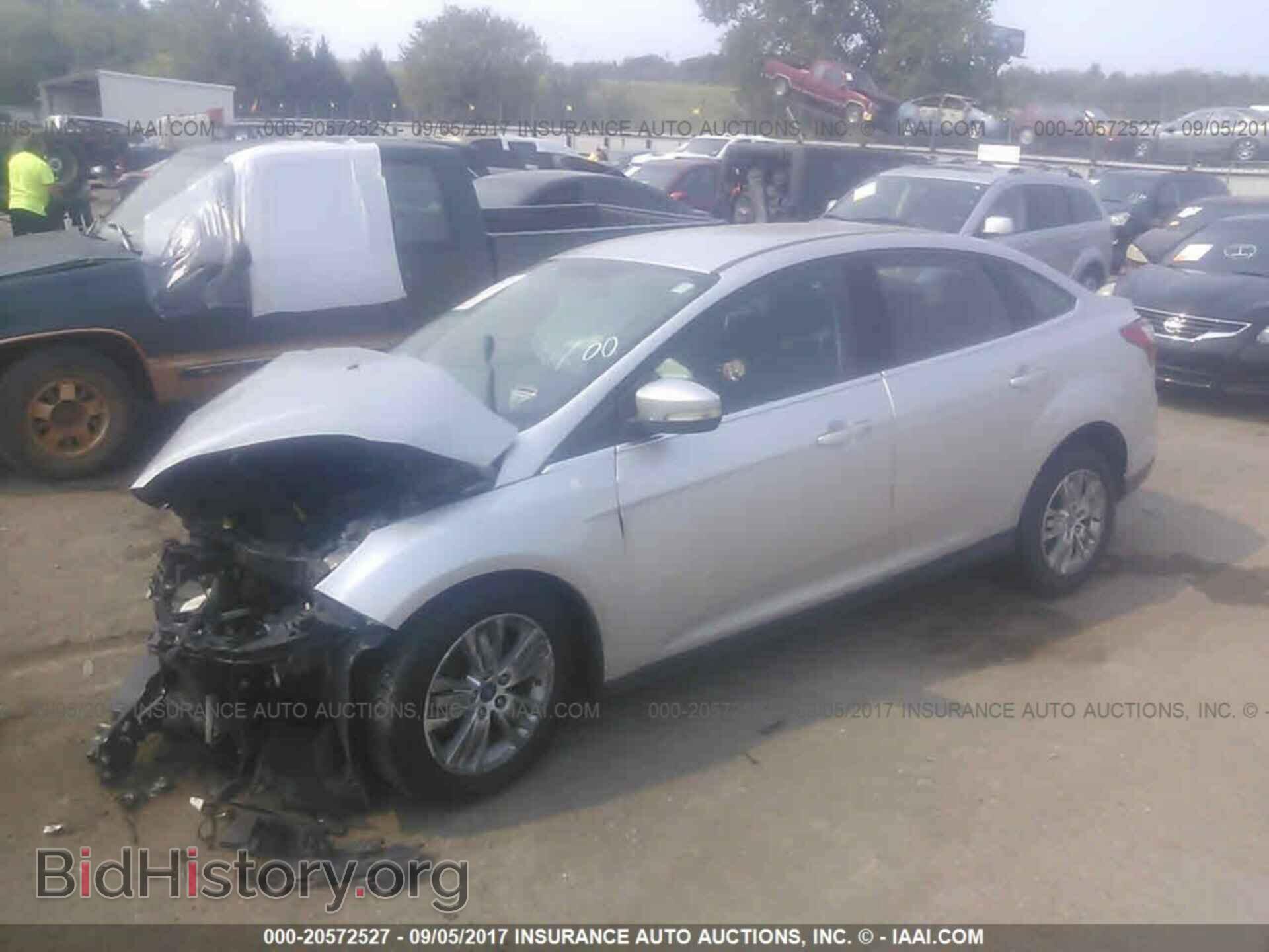 2012 Ford Focus - VIN: 1FAHP3H22CL147063 - Photo 2