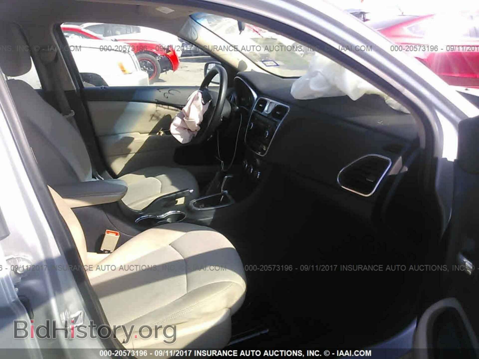 2012 Chrysler 200 - VIN: 1C3CCBAB2CN155404 - Photo 5