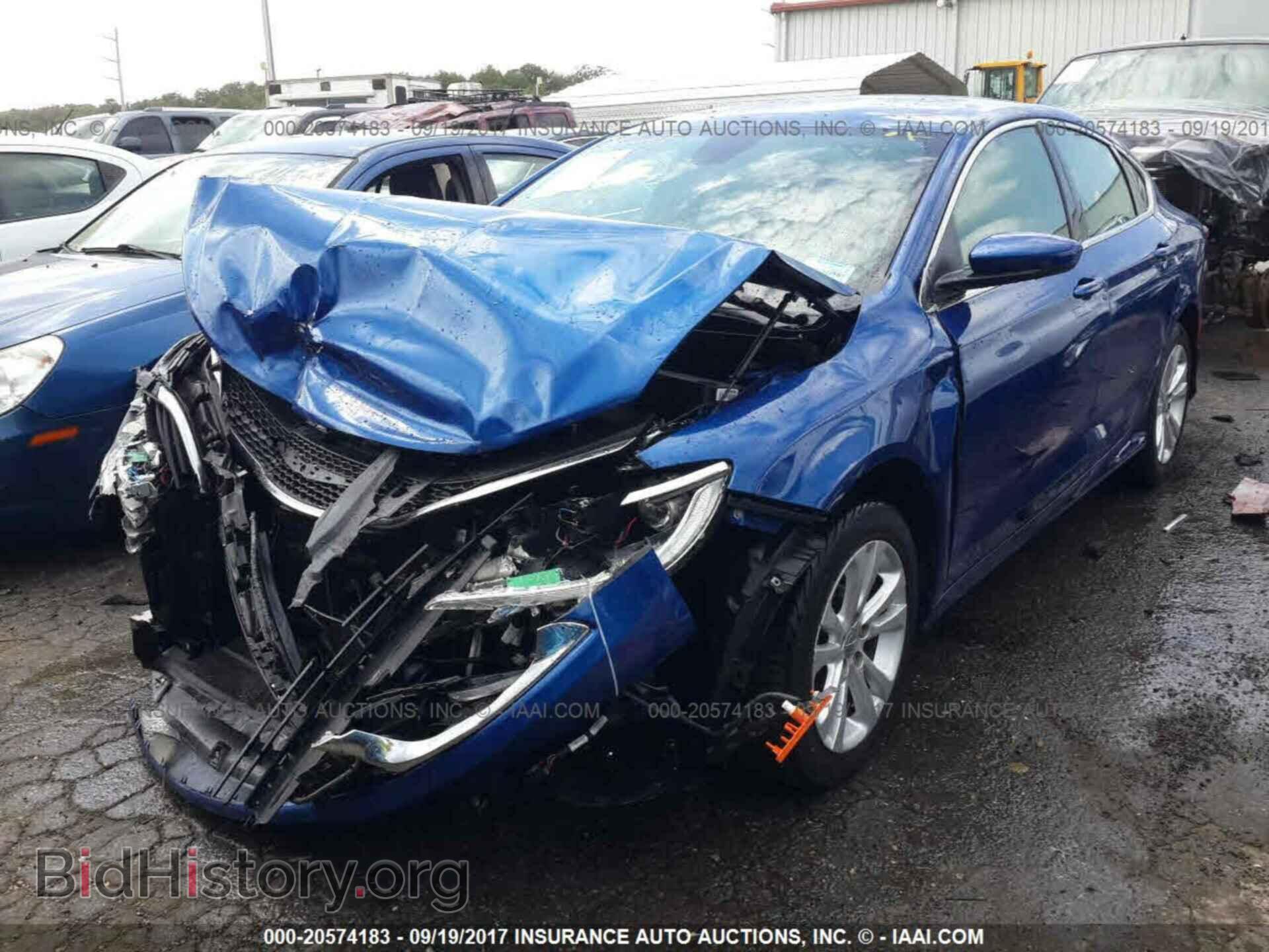 2015 Chrysler 200 - VIN: 1C3CCCAB1FN632902 - Photo 2