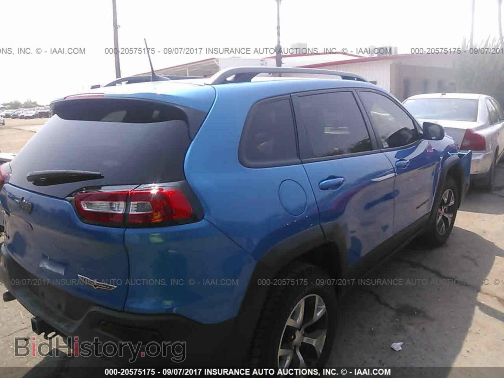2017 Jeep Cherokee - VIN: 1C4PJMBS8HW631329 - Photo 4