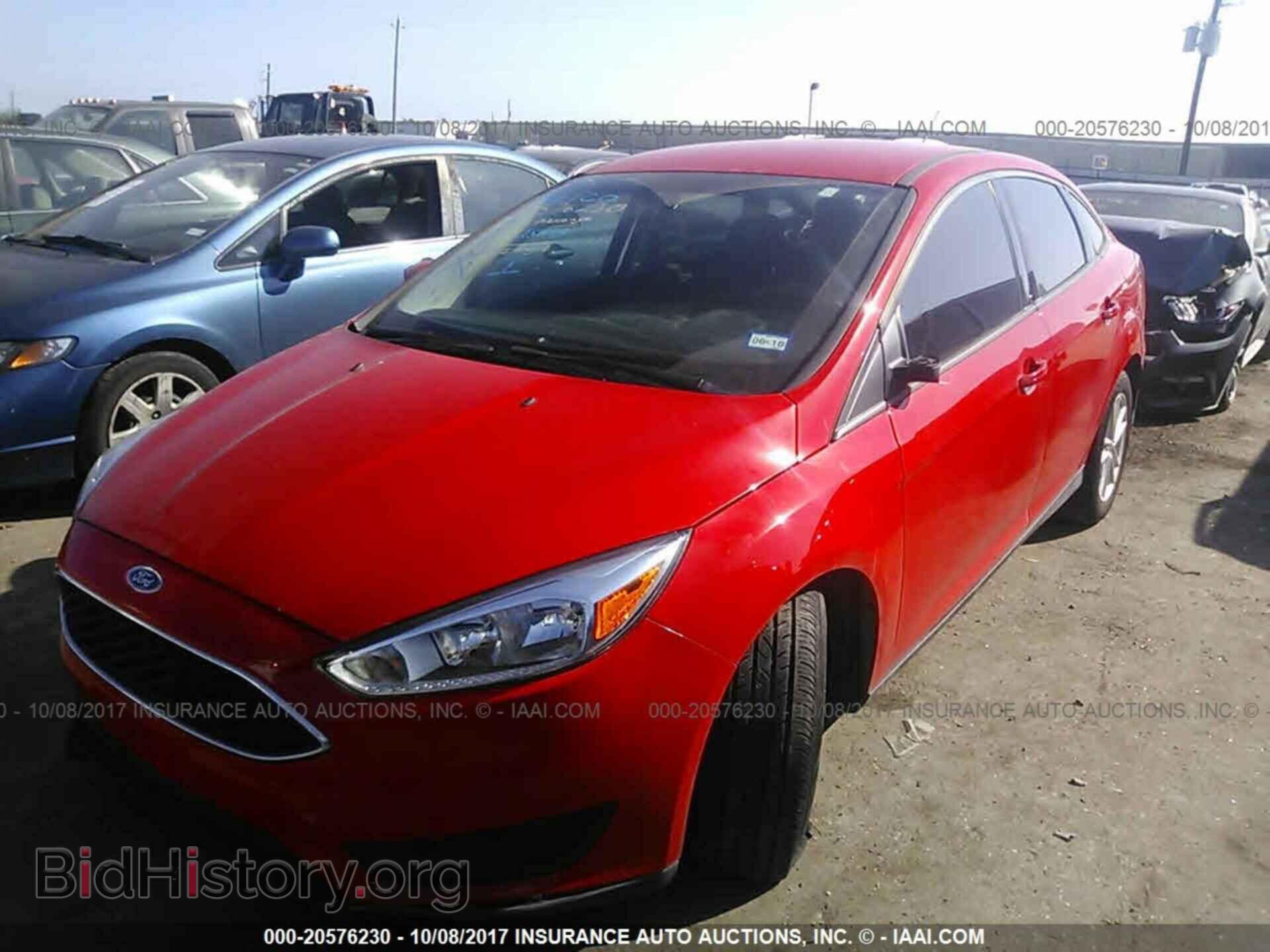 2016 Ford Focus - VIN: 1FADP3F24GL324445 - Photo 2
