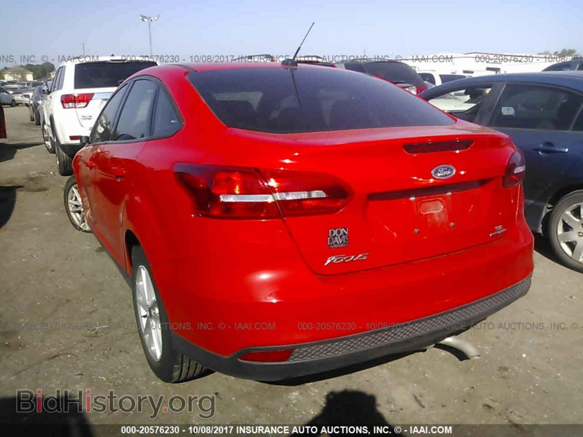 2016 Ford Focus - VIN: 1FADP3F24GL324445 - Photo 3