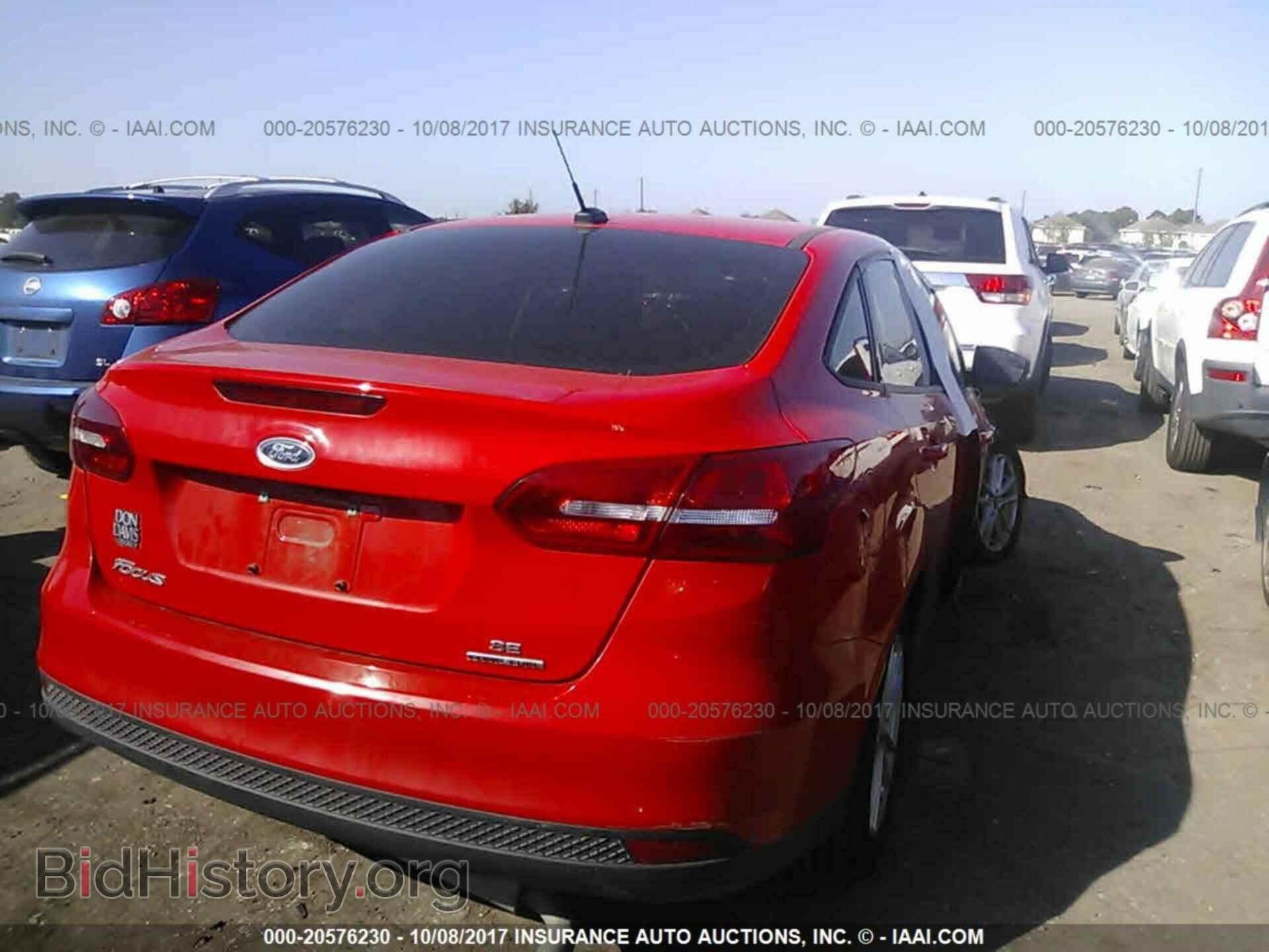 2016 Ford Focus - VIN: 1FADP3F24GL324445 - Photo 4