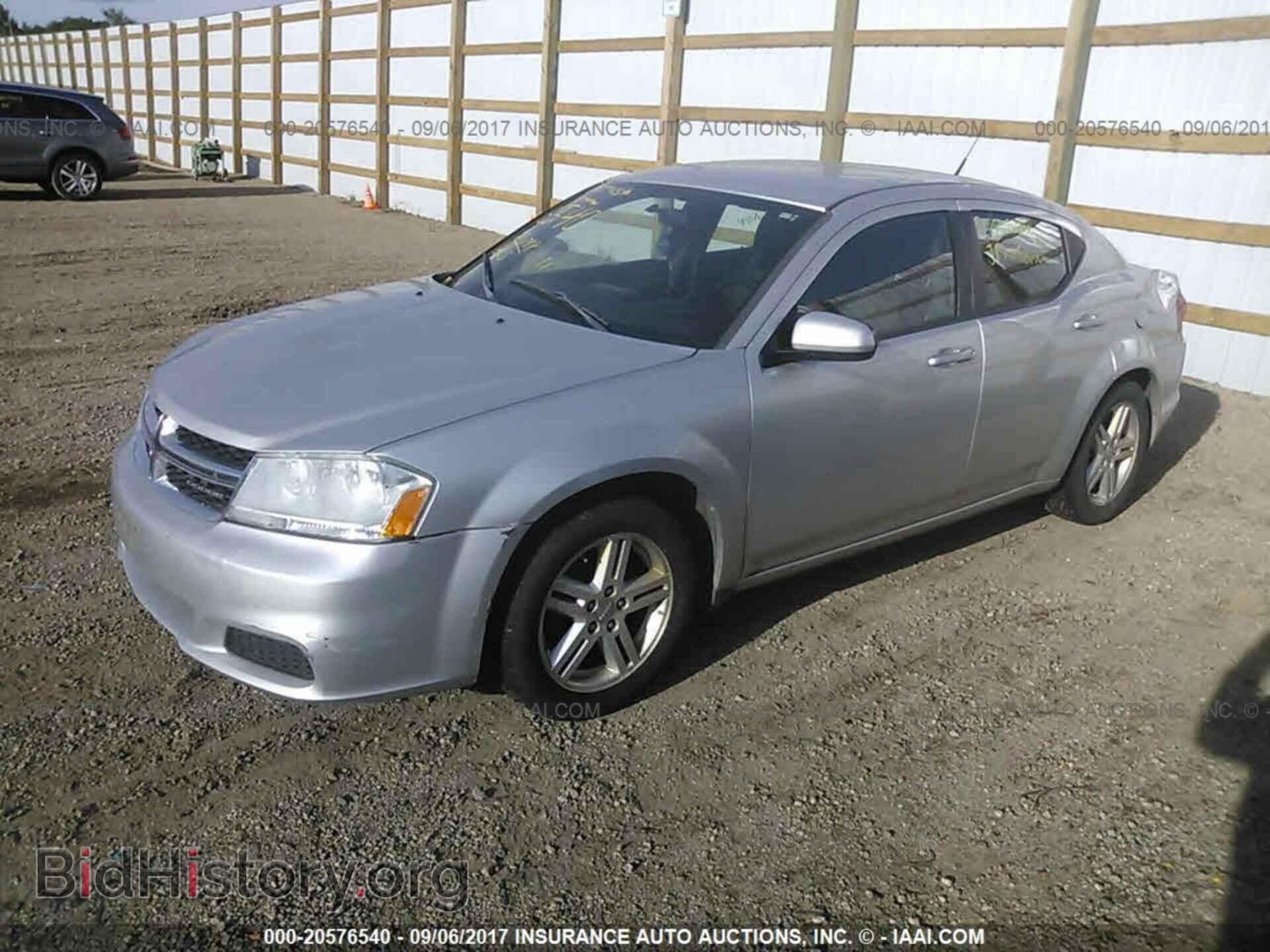 2011 Dodge Avenger - VIN: 1B3BD1FB5BN520875 - Фото 2
