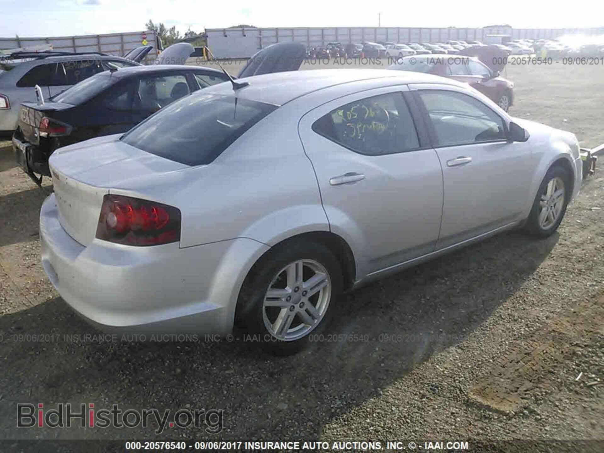 2011 Dodge Avenger - VIN: 1B3BD1FB5BN520875 - Фото 4