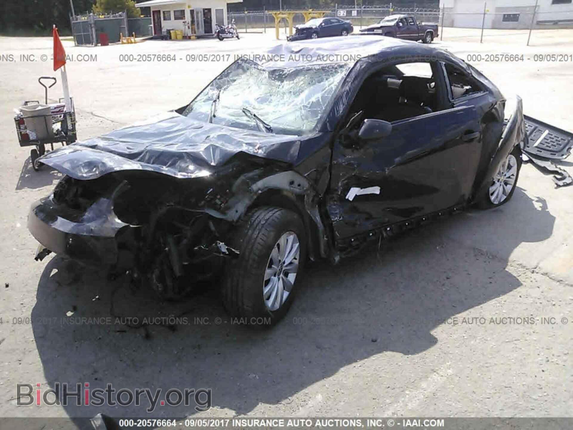 2014 Volkswagen Beetle - VIN: 3VWF17AT0EM642406 - Фото 2