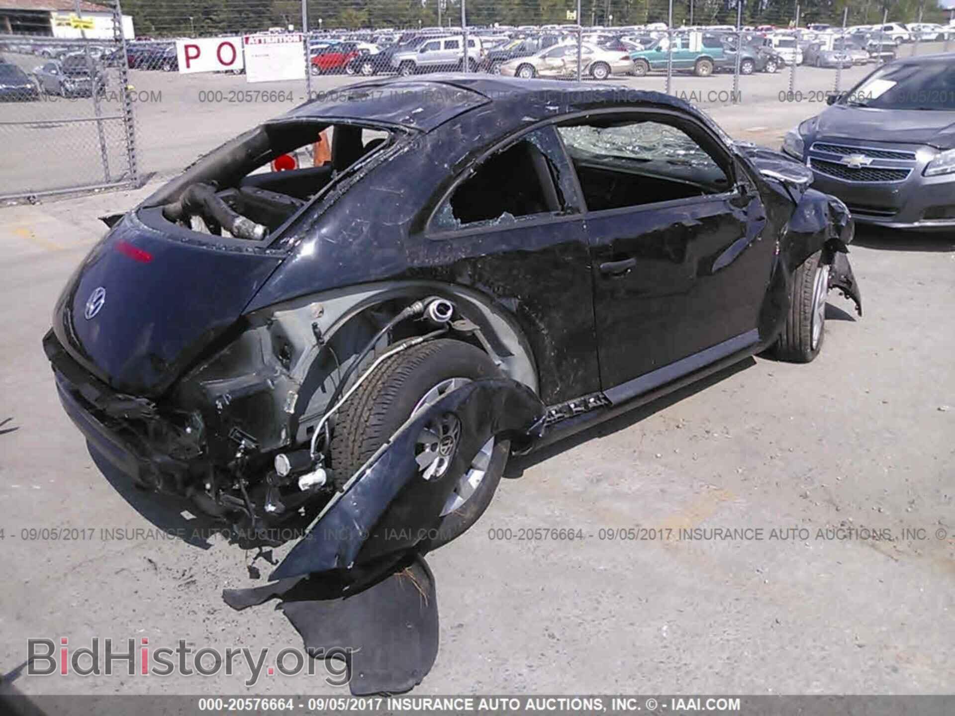 2014 Volkswagen Beetle - VIN: 3VWF17AT0EM642406 - Фото 4
