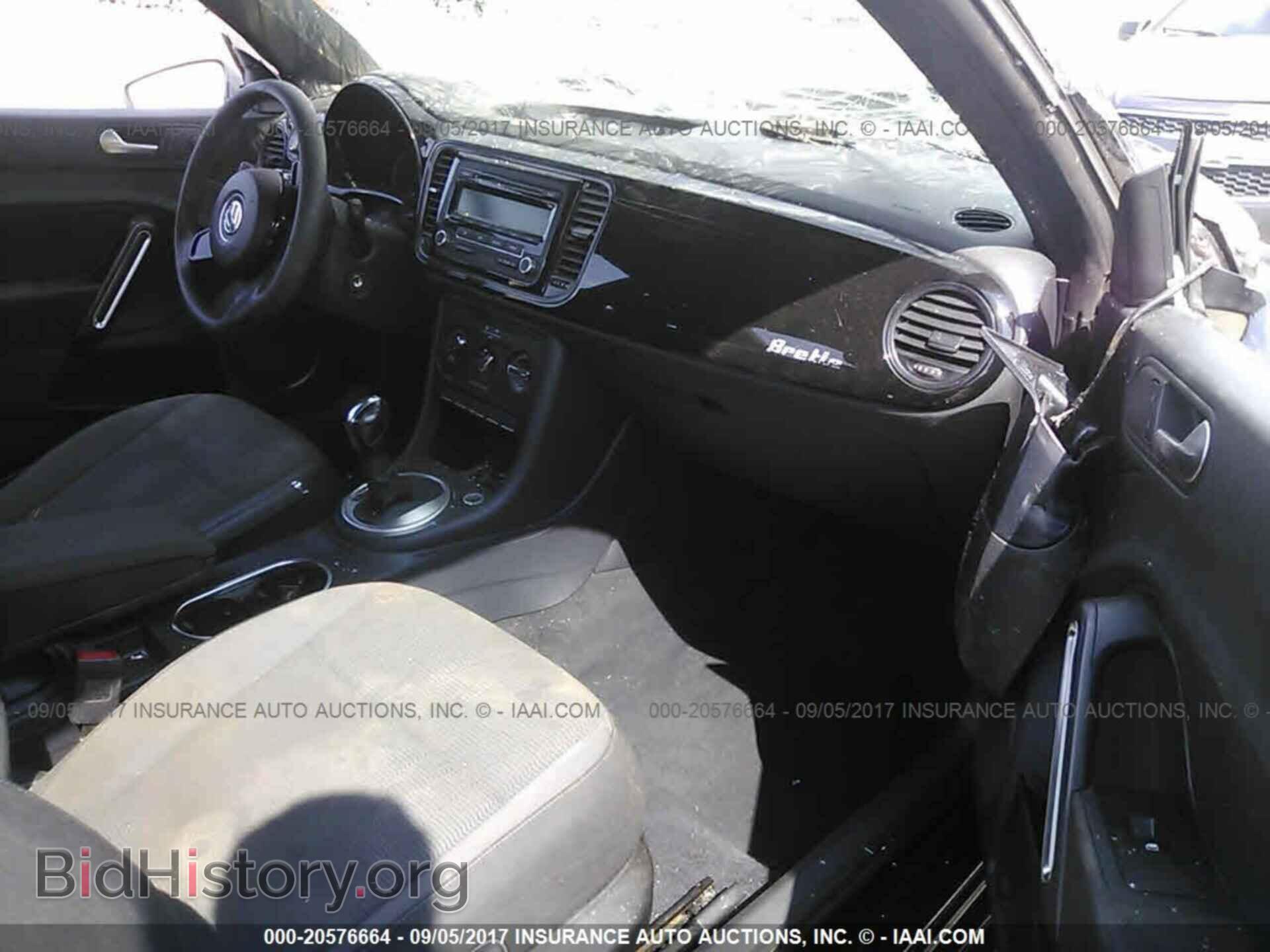 2014 Volkswagen Beetle - VIN: 3VWF17AT0EM642406 - Фото 5