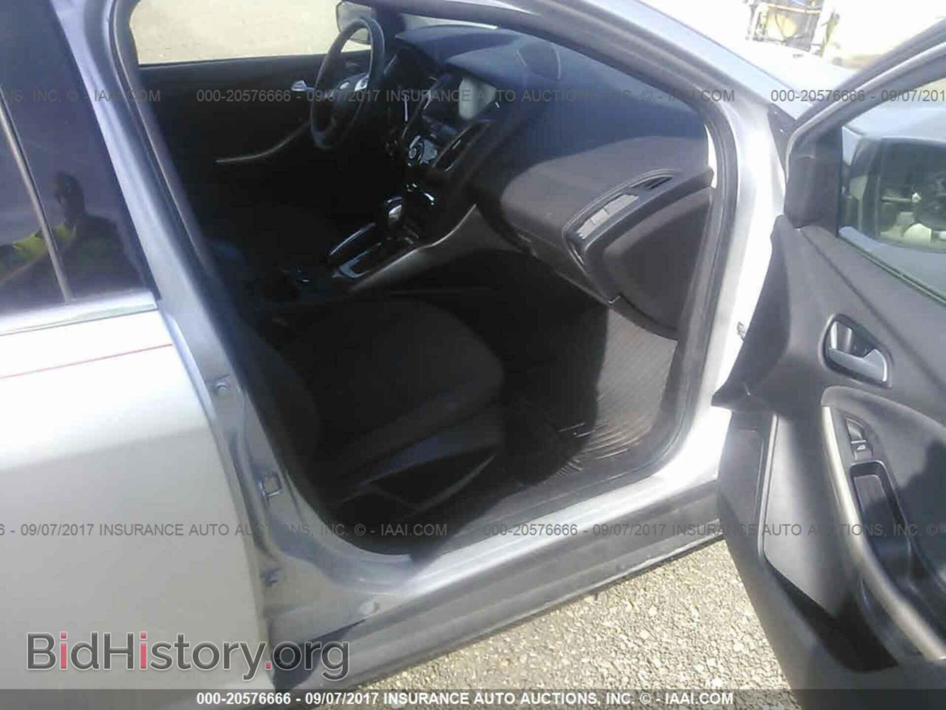 2012 Ford Focus - VIN: 1FAHP3M27CL390759 - Photo 5