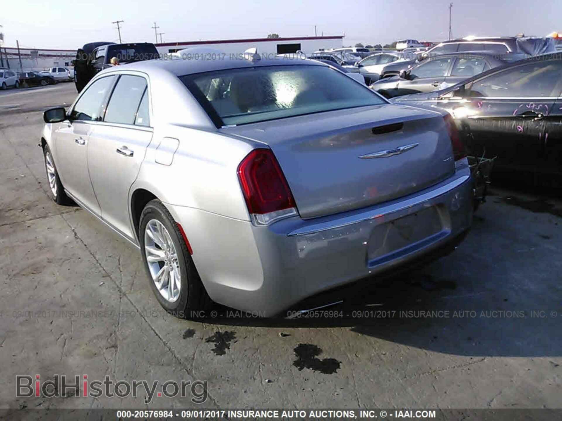 2016 Chrysler 300c - VIN: 2C3CCAEG1GH324455 - Photo 3
