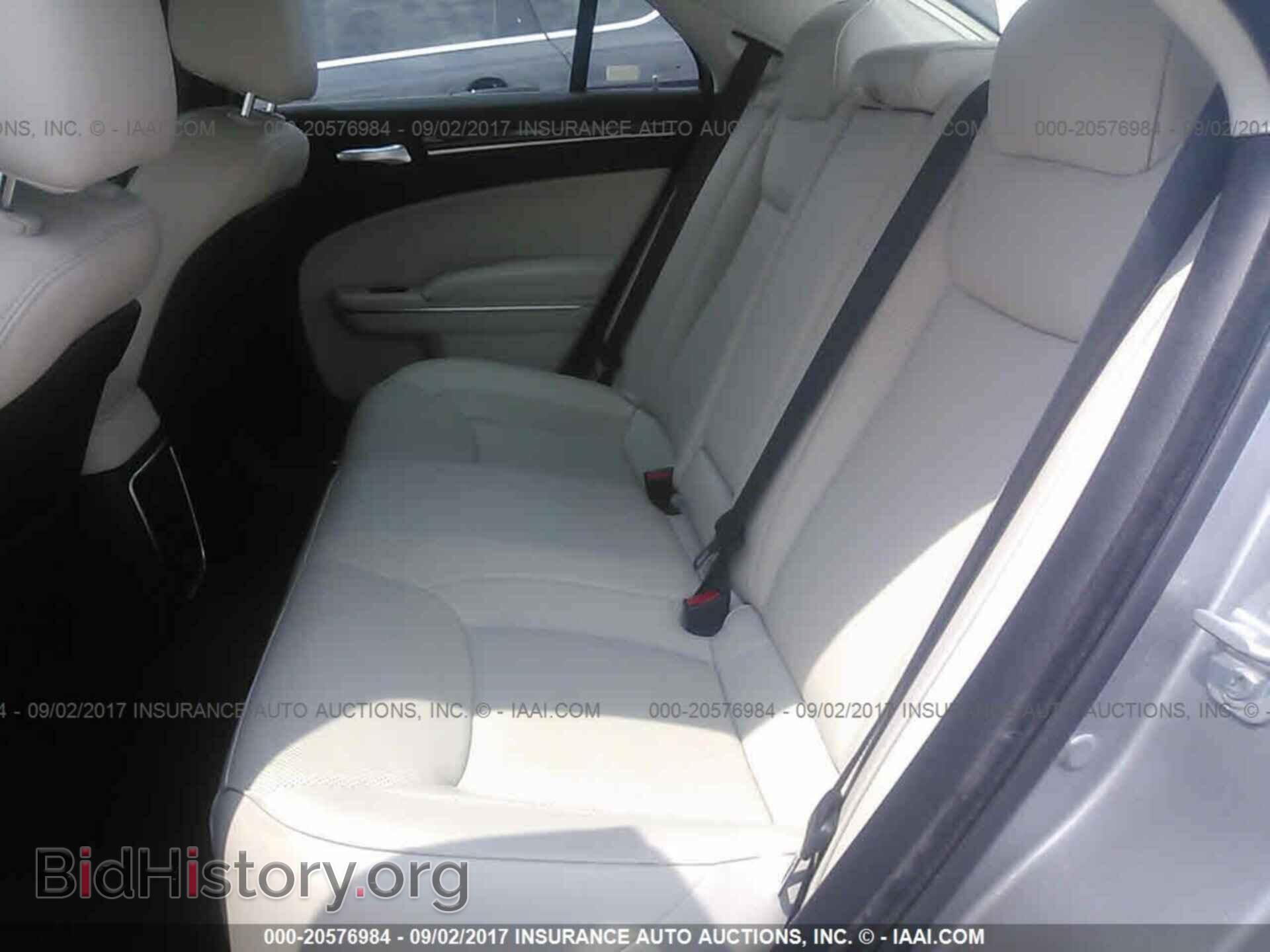 2016 Chrysler 300c - VIN: 2C3CCAEG1GH324455 - Photo 8