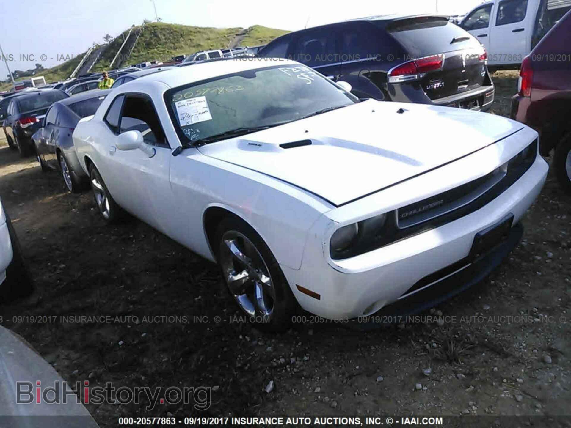 Фотография 2B3CJ5DT4BH548174 - Dodge Challenger 2011
