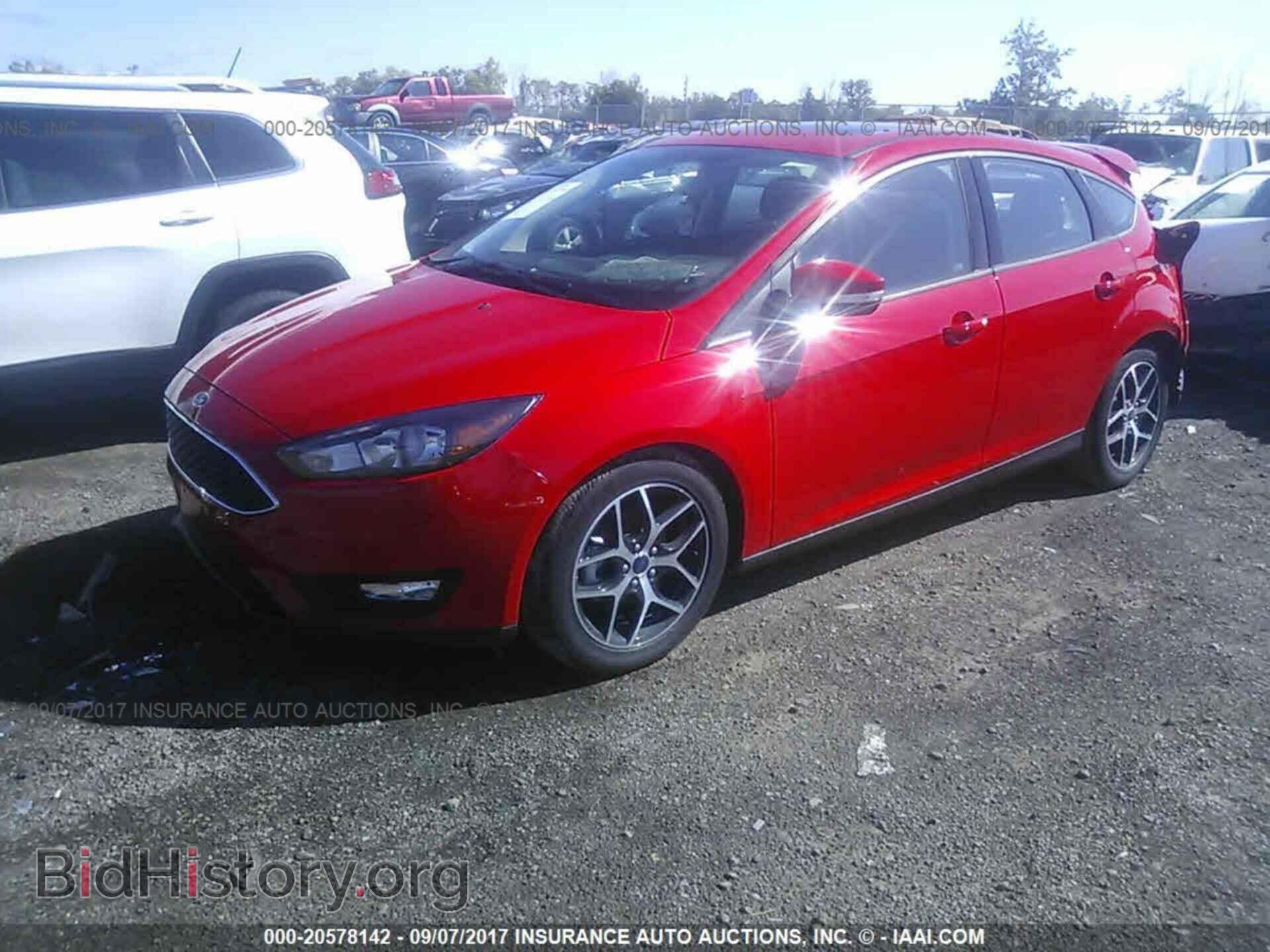 2017 Ford Focus - VIN: 1FADP3M25HL276037 - Photo 2