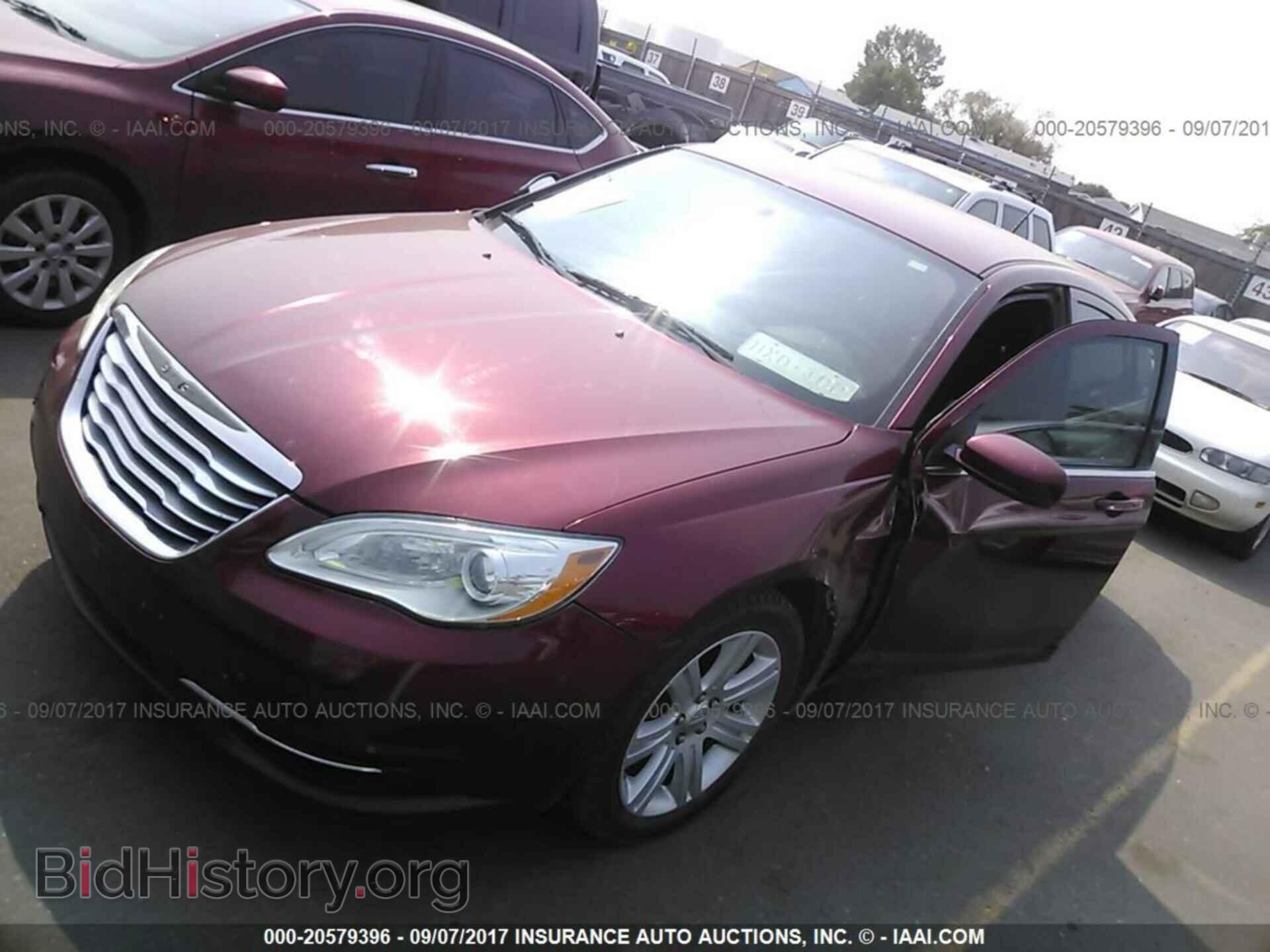 2013 Chrysler 200 - VIN: 1C3CCBAB4DN670745 - Фото 2