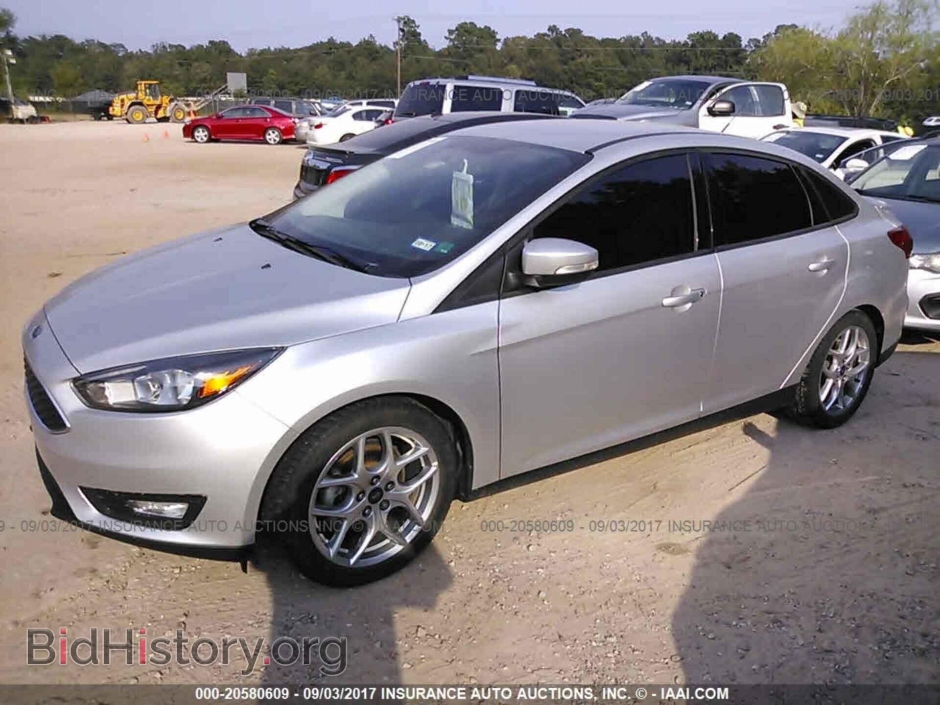 2015 Ford Focus - VIN: 1FADP3F22FL230577 - Photo 2