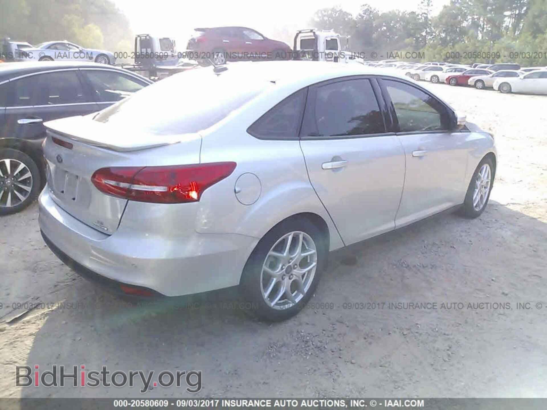 2015 Ford Focus - VIN: 1FADP3F22FL230577 - Photo 4