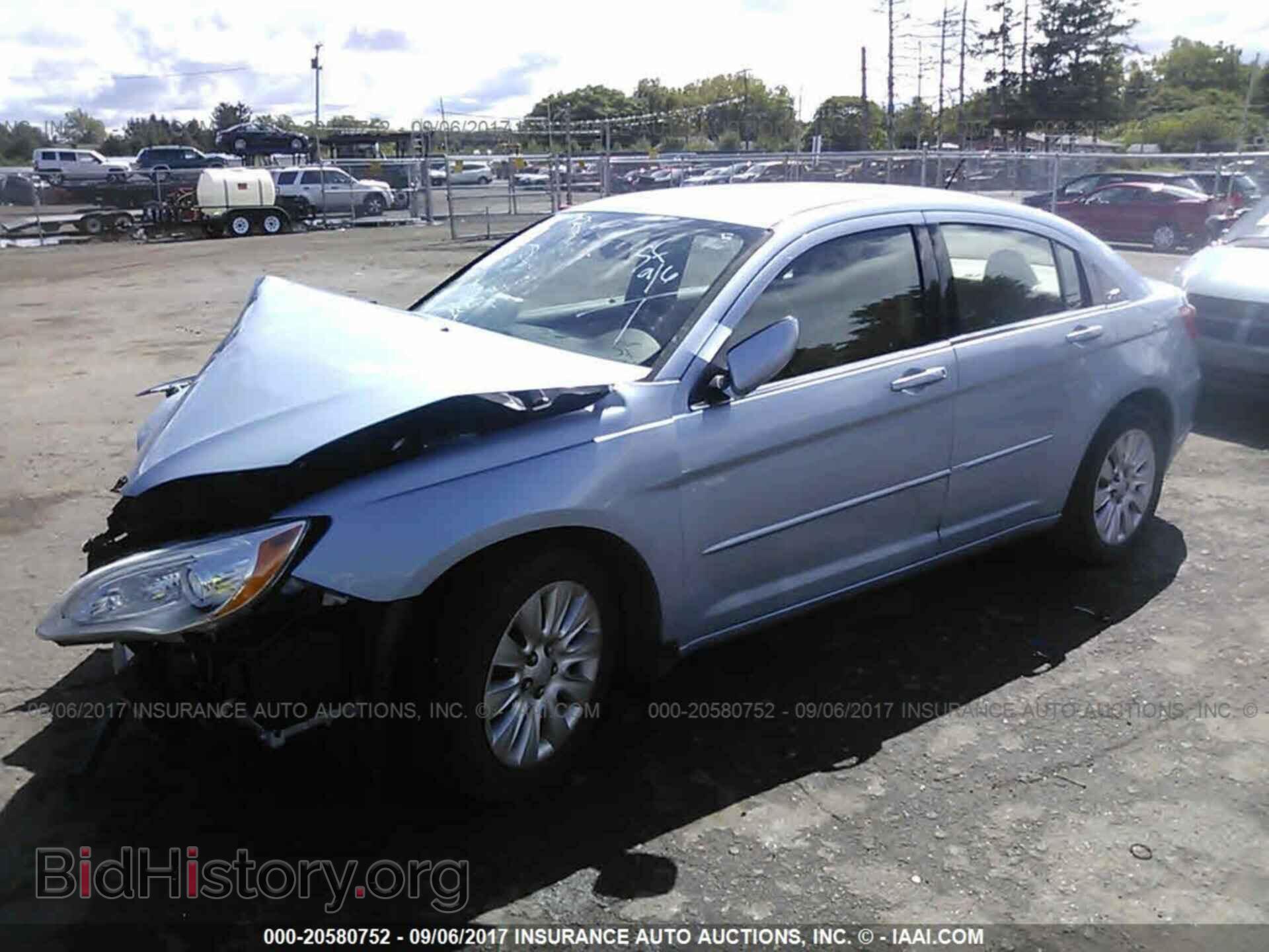 2013 Chrysler 200 - VIN: 1C3CCBAB6DN614483 - Фото 2