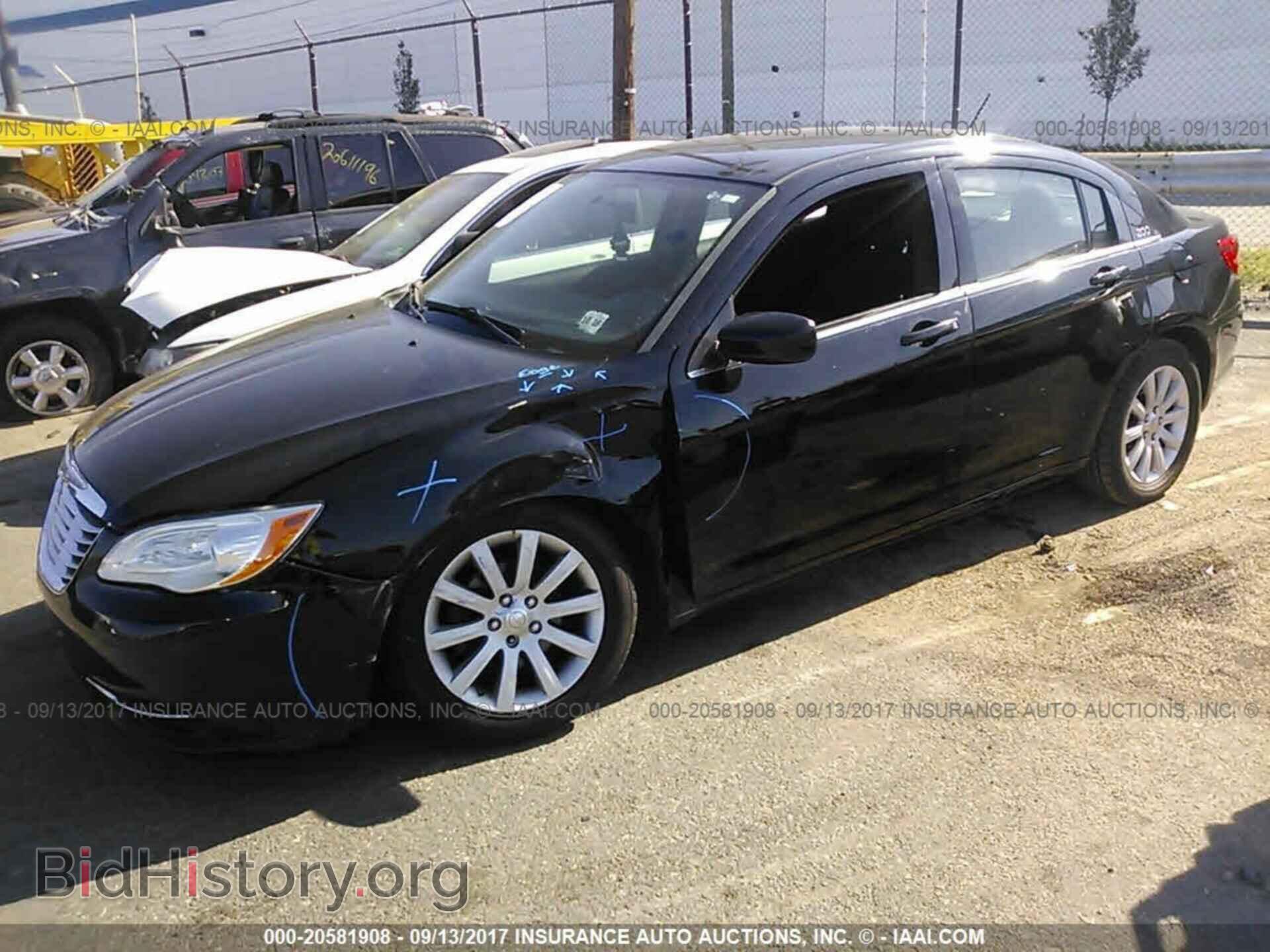 2013 Chrysler 200 - VIN: 1C3CCBBB4DN528829 - Фото 2