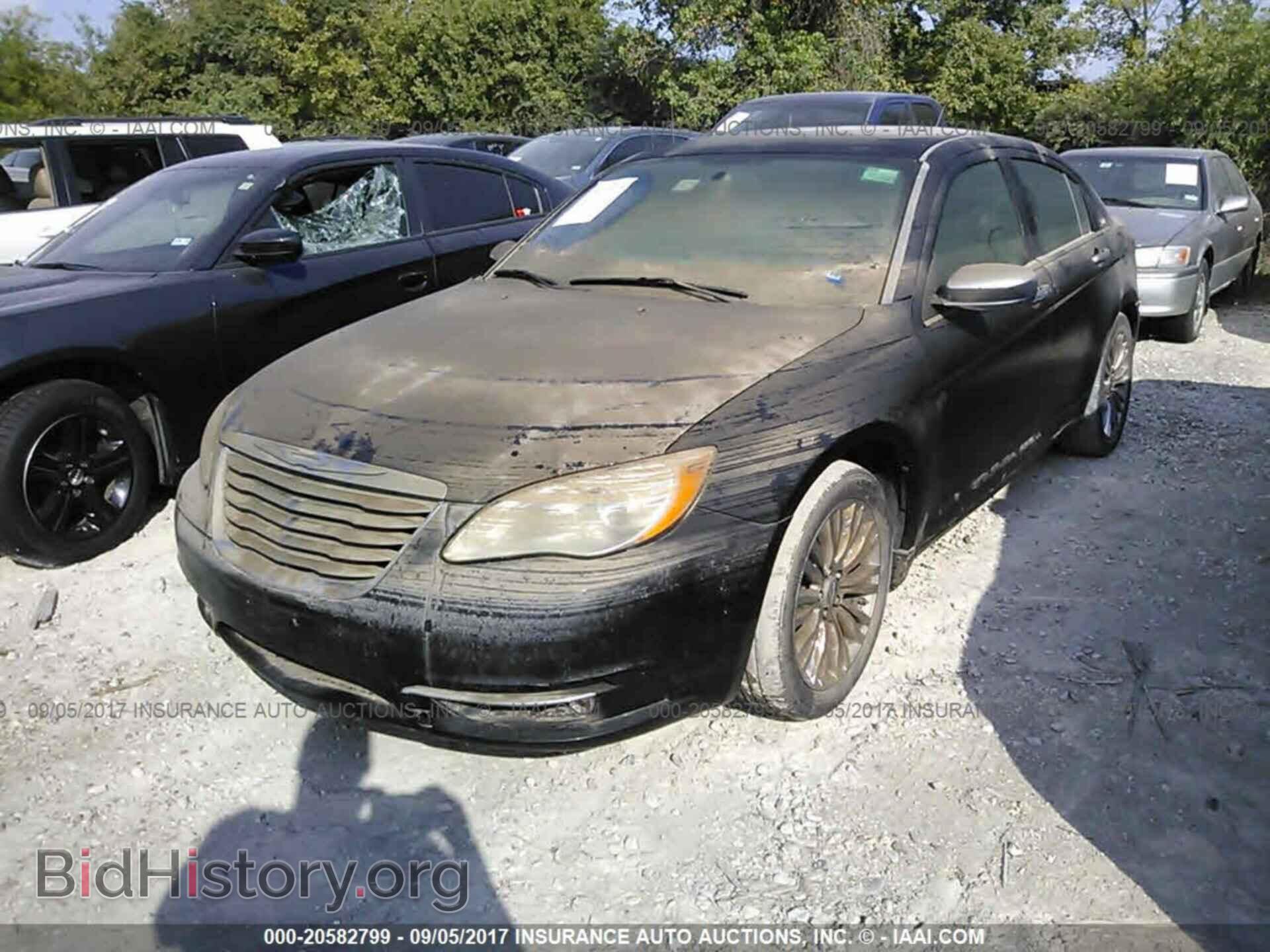 2012 Chrysler 200 - VIN: 1C3CCBCB1CN307671 - Photo 2