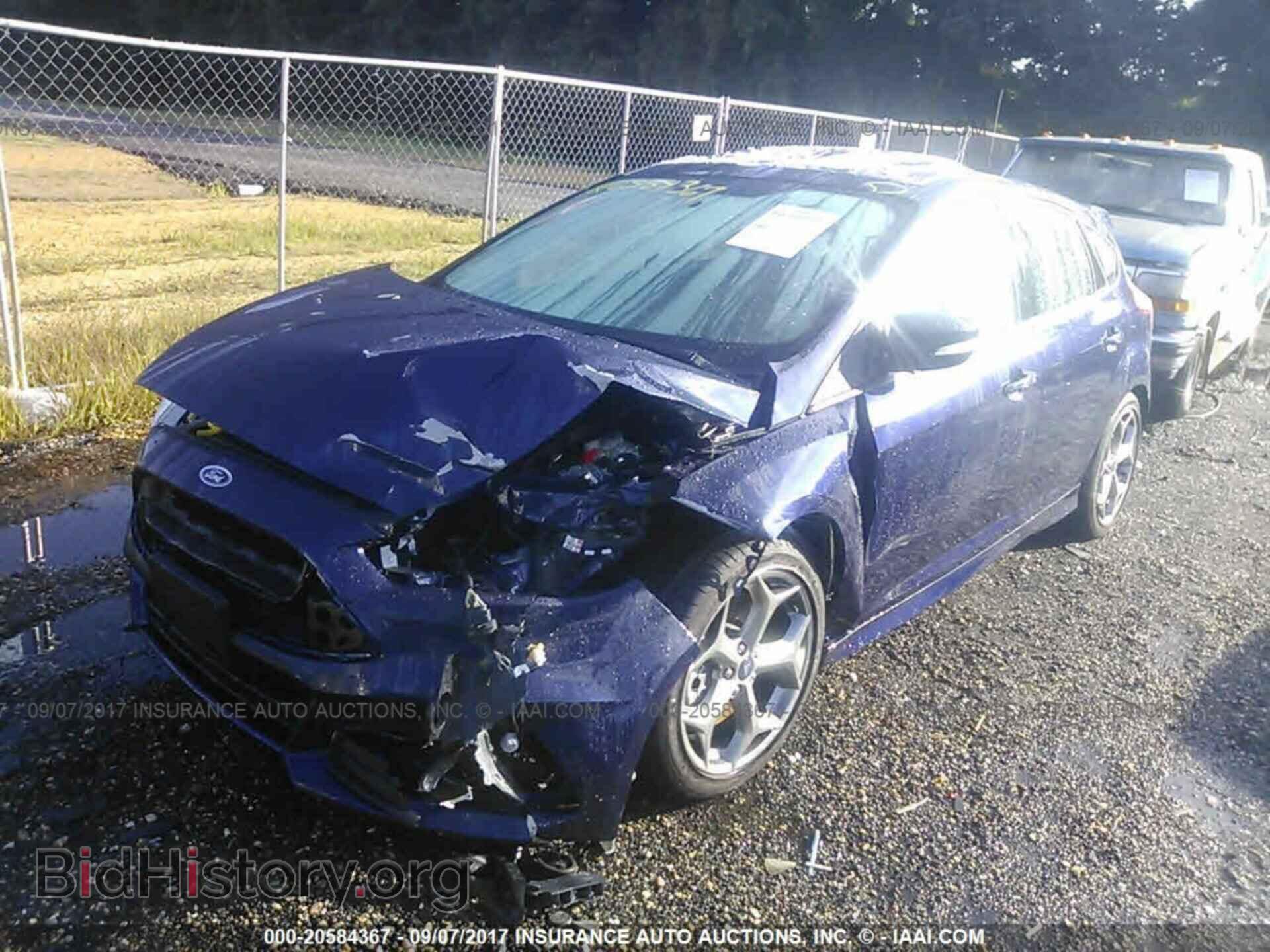 2017 Ford Focus - VIN: 1FADP3L9XHL252461 - Photo 2