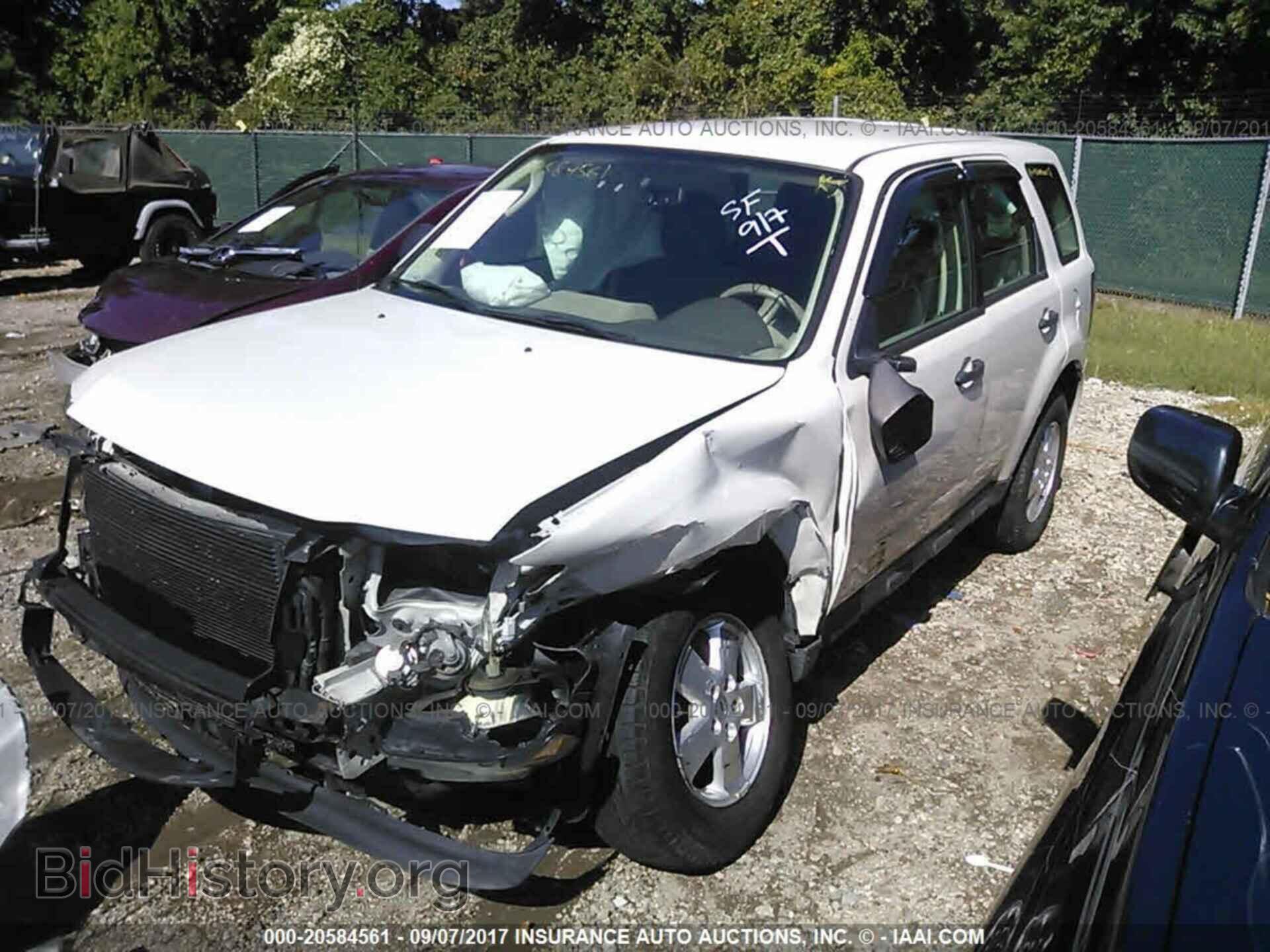 2011 Ford Escape - VIN: 1FMCU0C76BKC21969 - Photo 2
