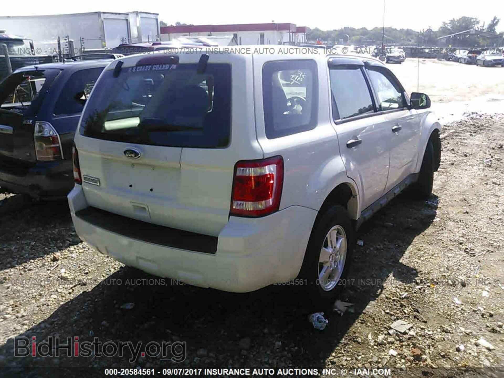2011 Ford Escape - VIN: 1FMCU0C76BKC21969 - Photo 4