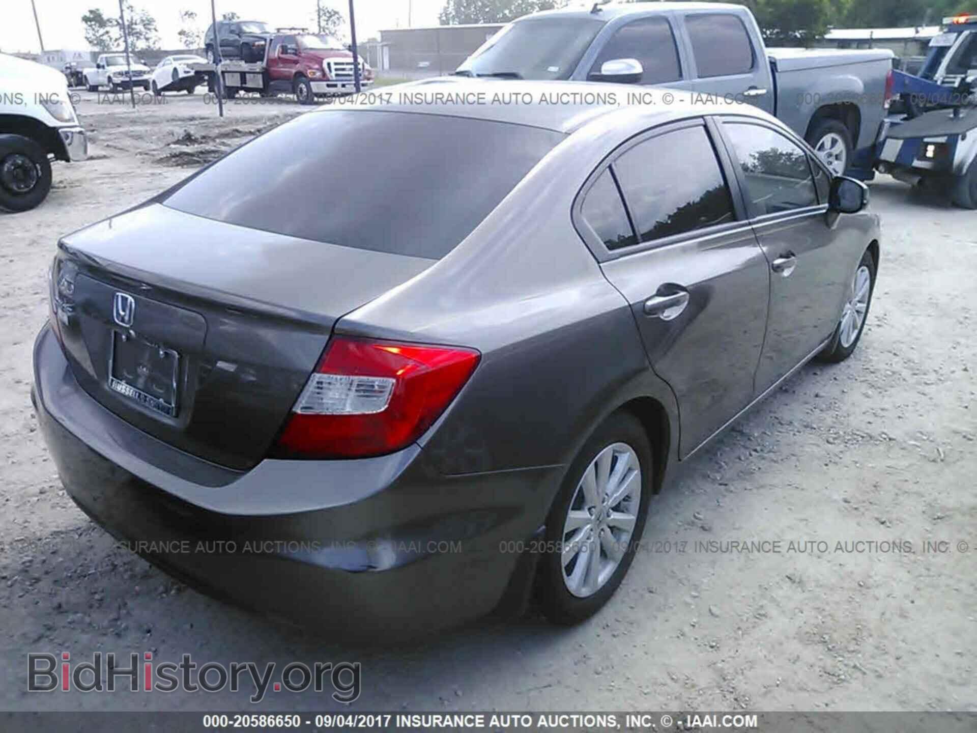 2012 Honda Civic - VIN: 2HGFB2F83CH588023 - Photo 4