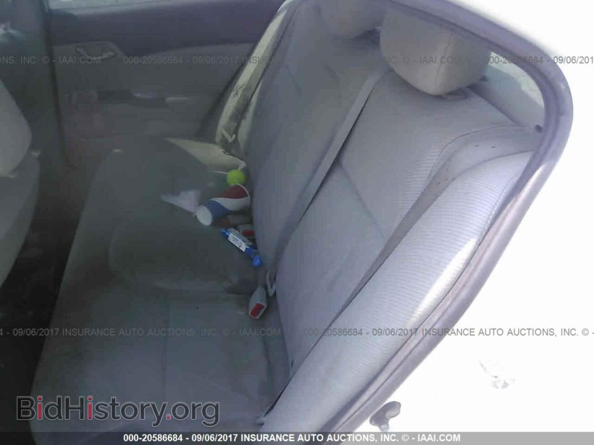 2012 Honda Civic - VIN: 2HGFB2F60CH315863 - Photo 8