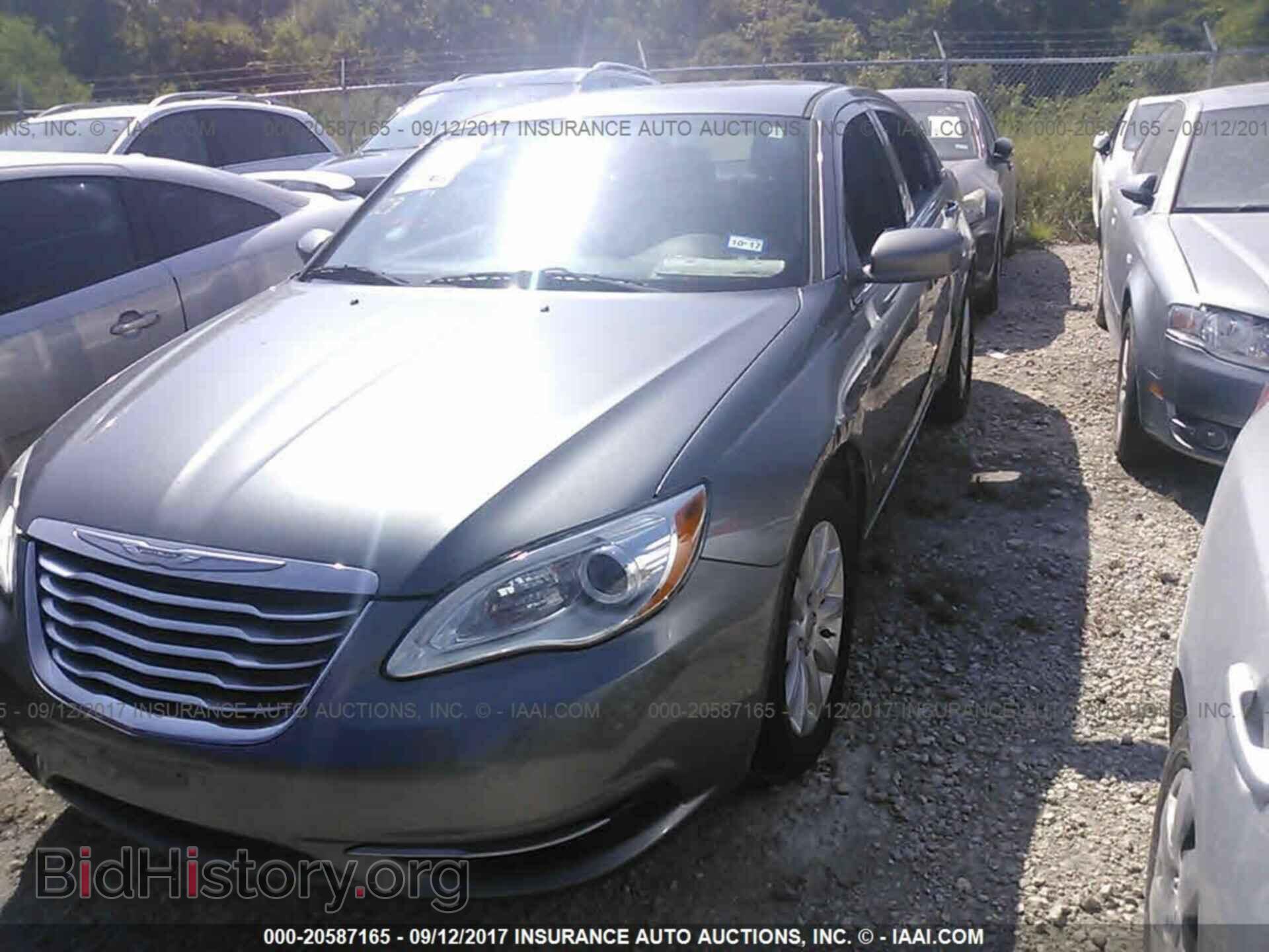 2013 Chrysler 200 - VIN: 1C3CCBBB1DN513124 - Photo 2