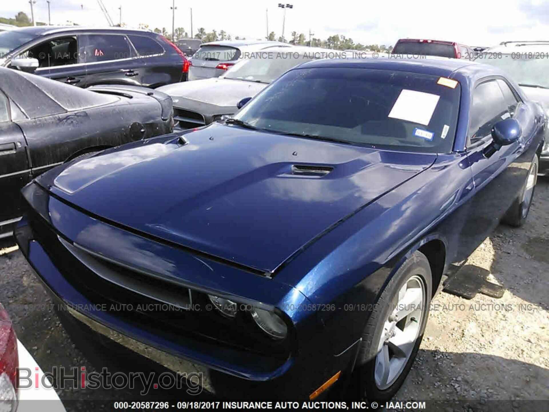 2014 Dodge Challenger - VIN: 2C3CDYAG3EH256099 - Photo 2