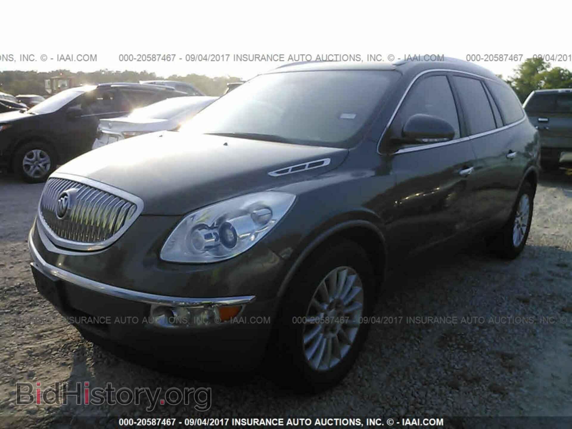 2011 Buick Enclave - VIN: 5GAKRBED3BJ163956 - Фото 2